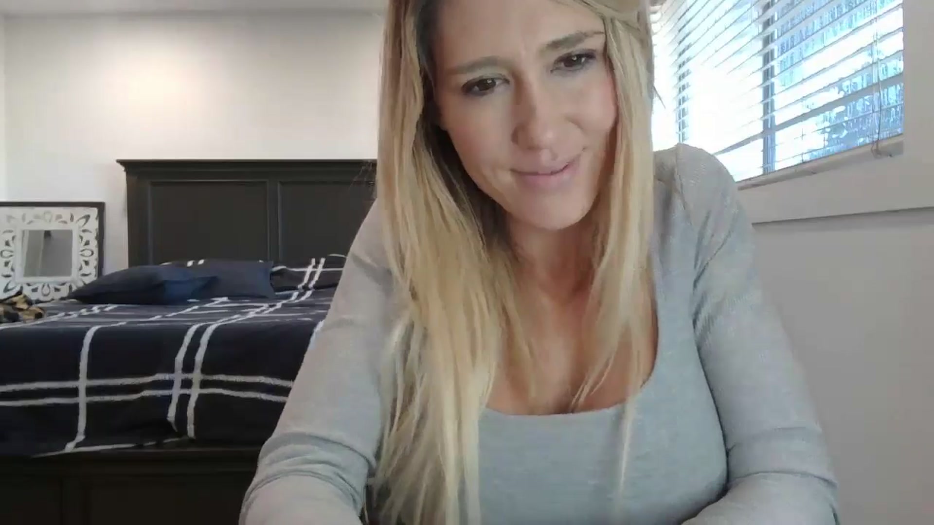 Gallery image thumbnail from blond_milf's myfreecams stream on, 12/31/2024, 22:01 image 13 of 20