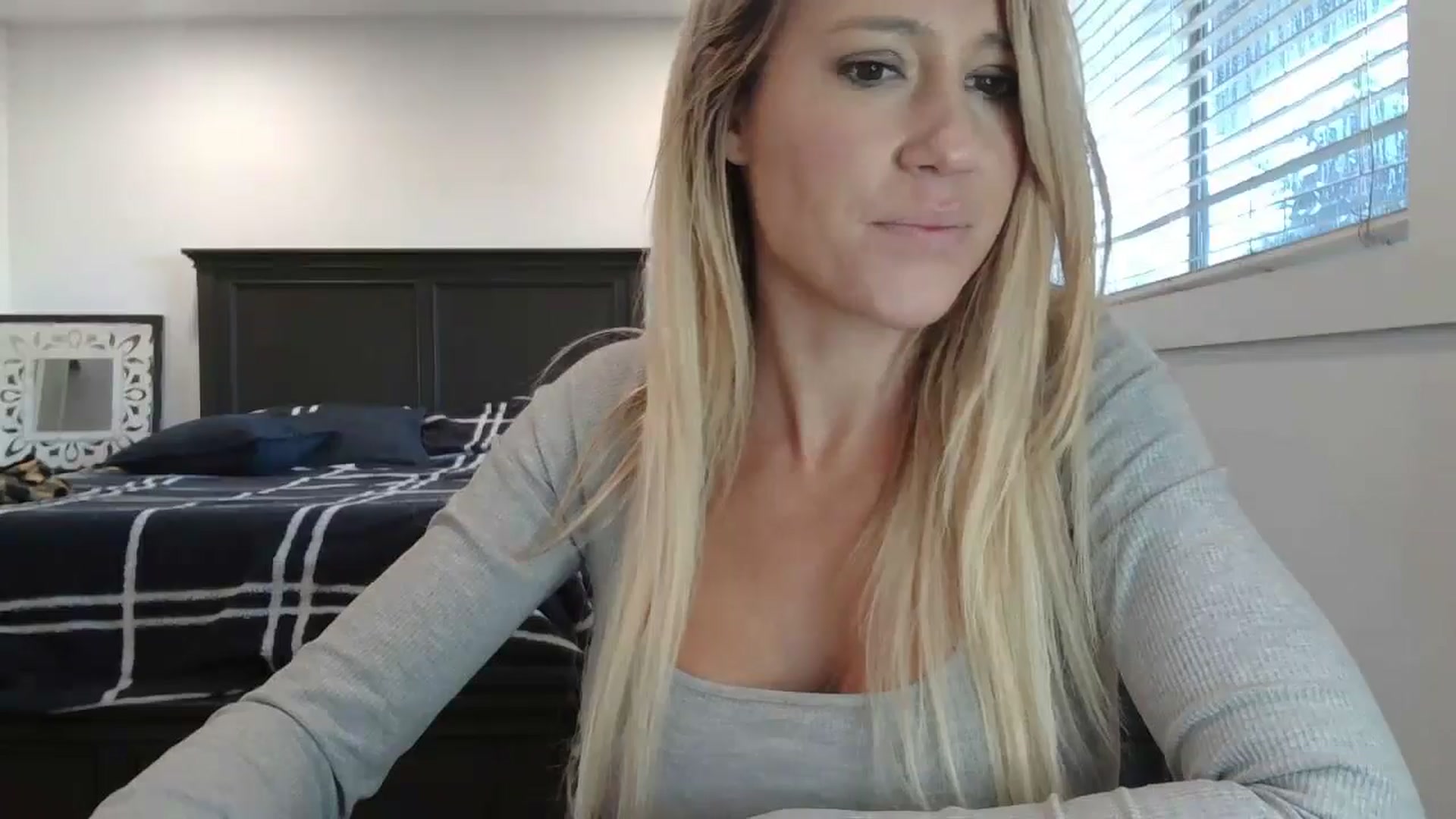 Gallery image thumbnail from blond_milf's myfreecams stream on, 12/31/2024, 22:01 image 20 of 20