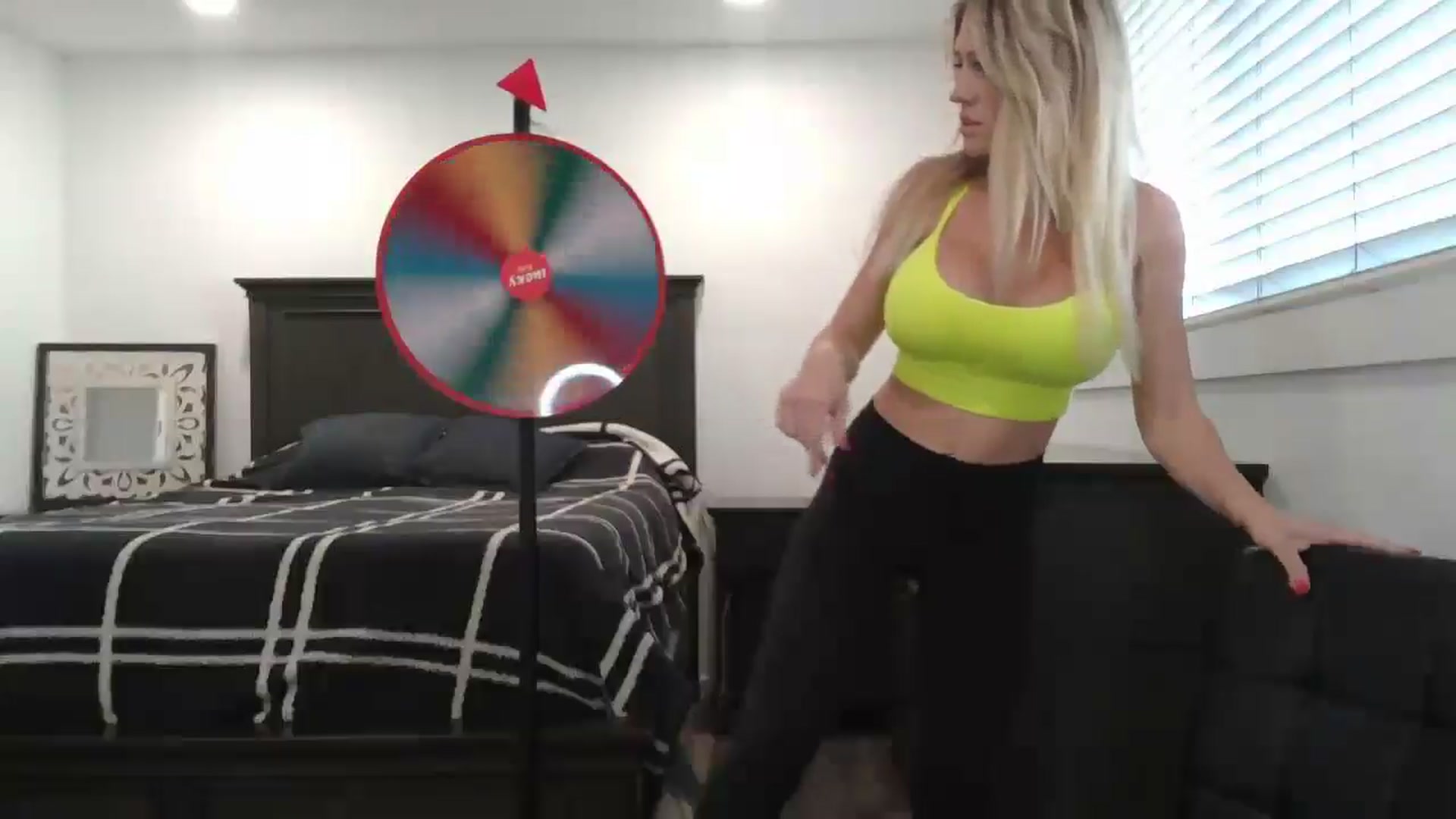Gallery image thumbnail from blond_milf's myfreecams stream on, 01/02/2025, 20:56 image 9 of 20