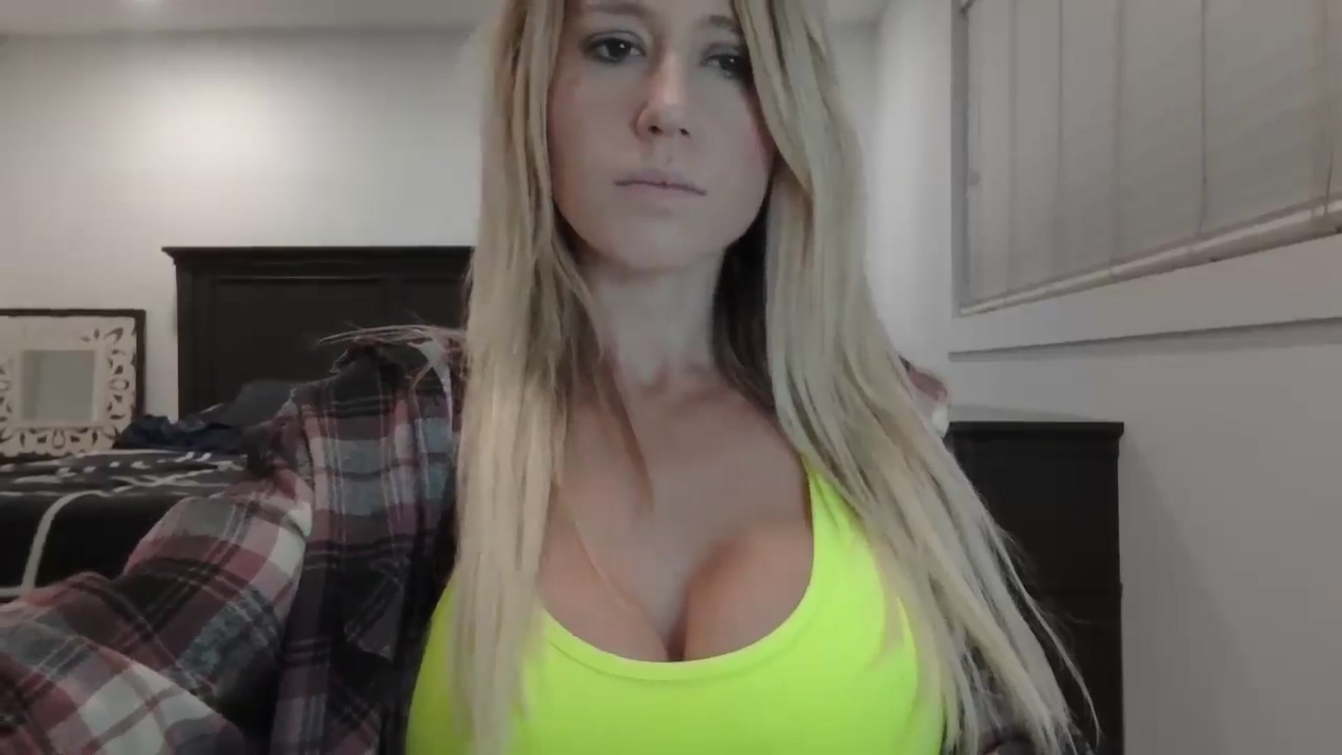 Gallery image thumbnail from blond_milf's myfreecams stream on, 01/03/2025, 08:20 image 2 of 20