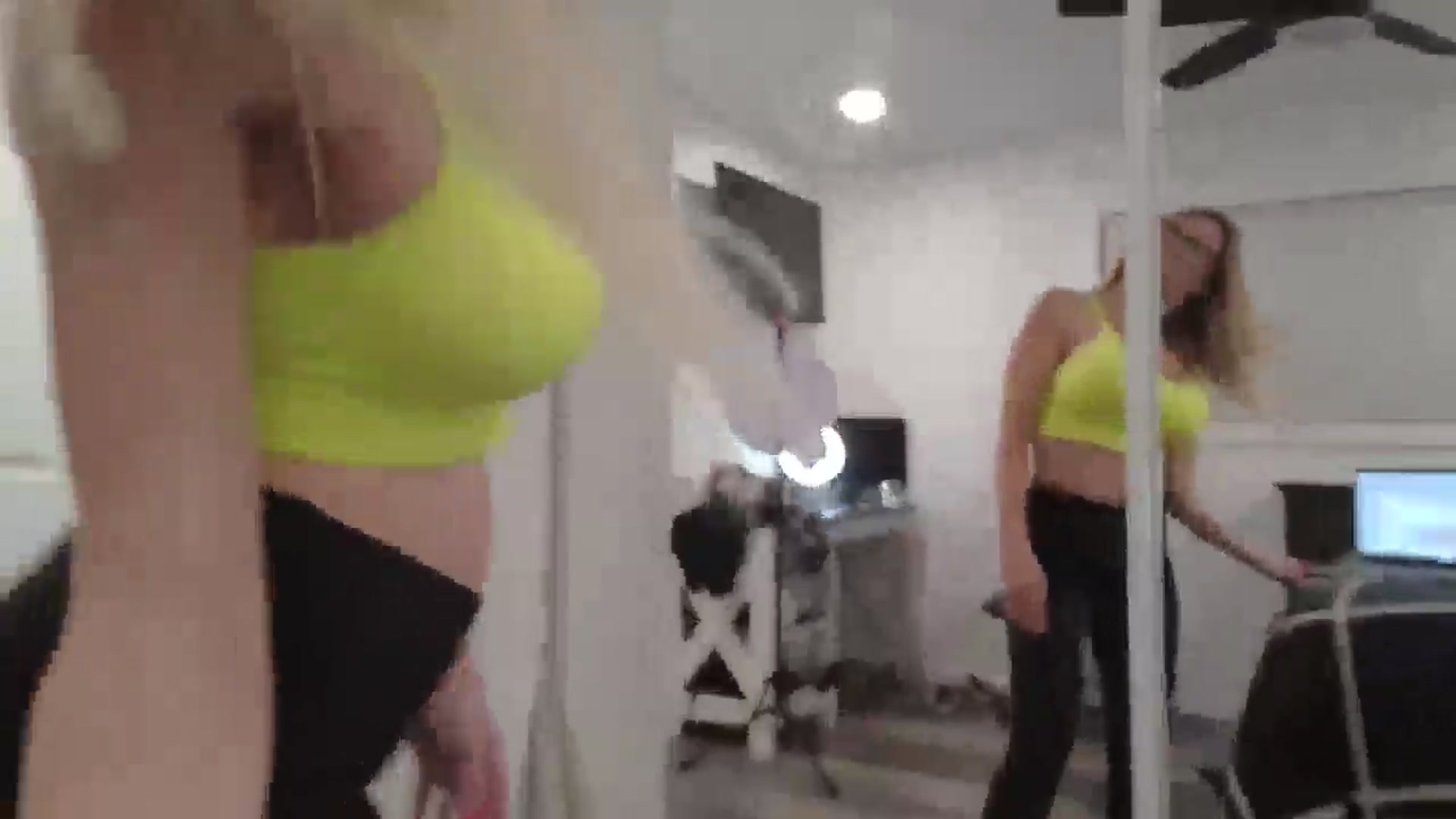 Gallery image thumbnail from blond_milf's myfreecams stream on, 01/03/2025, 08:20 image 12 of 20