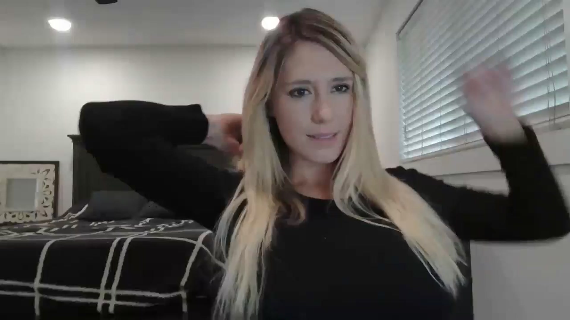 Gallery image thumbnail from blond_milf's myfreecams stream on, 01/03/2025, 21:19 image 1 of 20