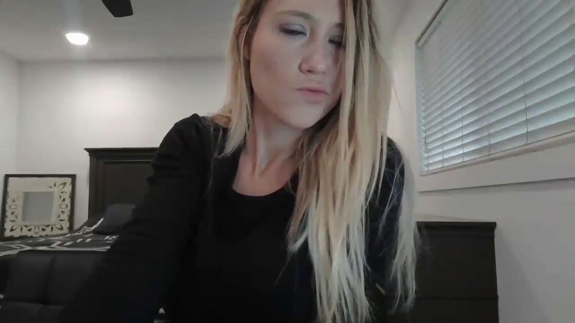 Gallery image thumbnail from blond_milf's myfreecams stream on, 01/03/2025, 21:19 image 9 of 20