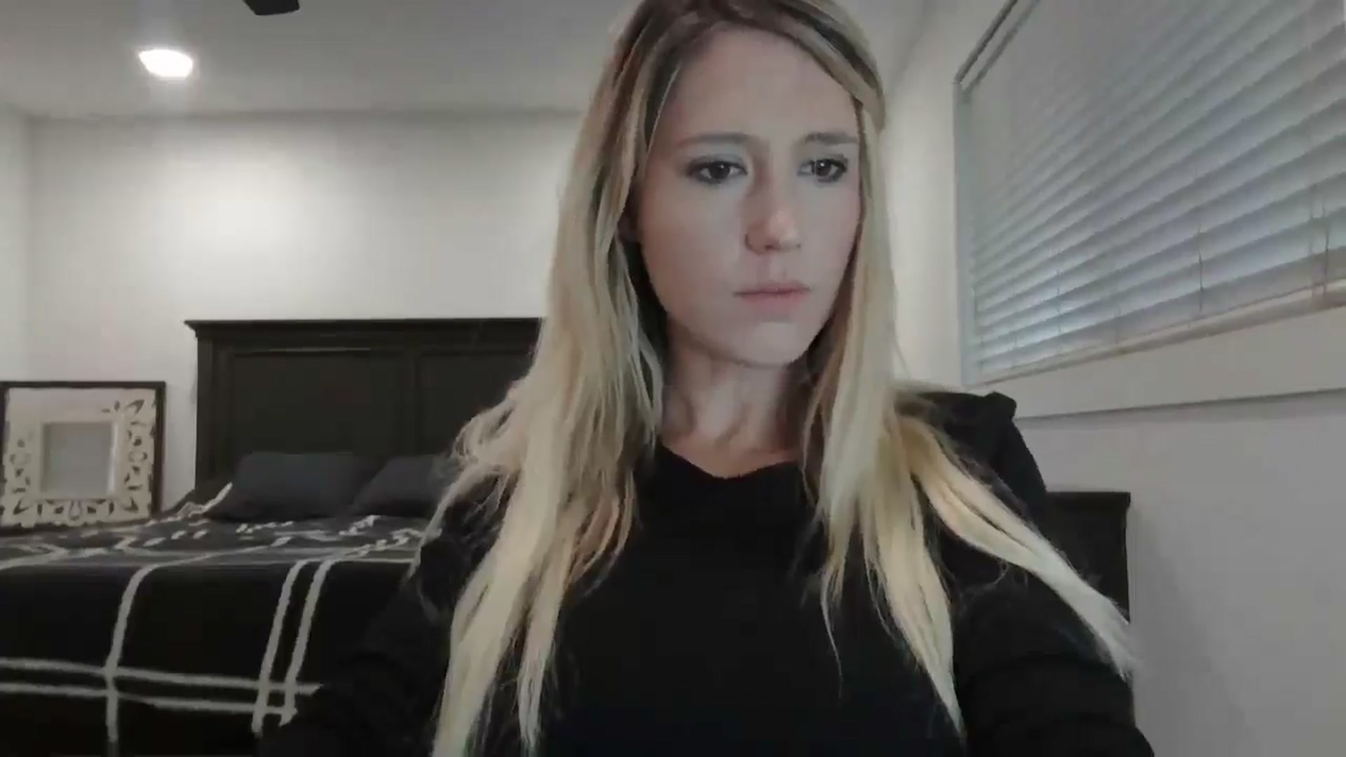 Gallery image thumbnail from blond_milf's myfreecams stream on, 01/03/2025, 21:19 image 11 of 20