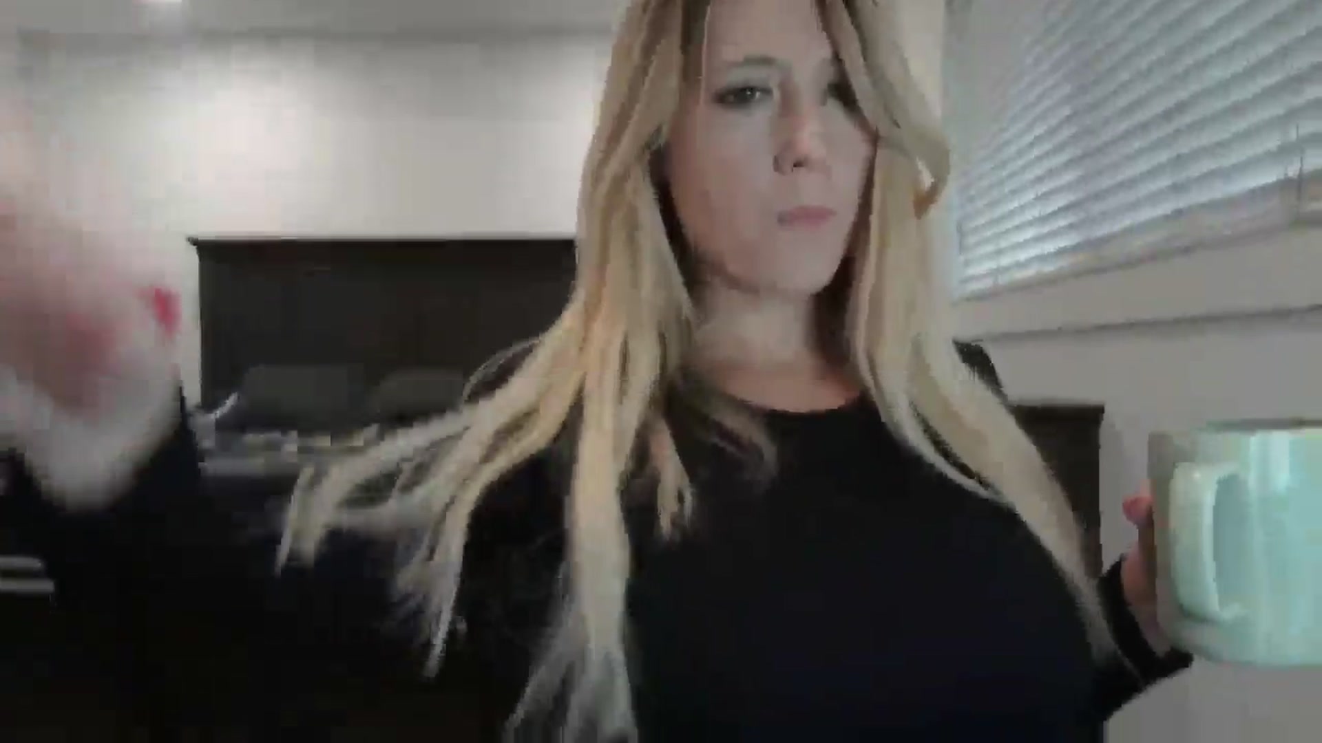 Gallery image thumbnail from blond_milf's myfreecams stream on, 01/03/2025, 21:19 image 2 of 20