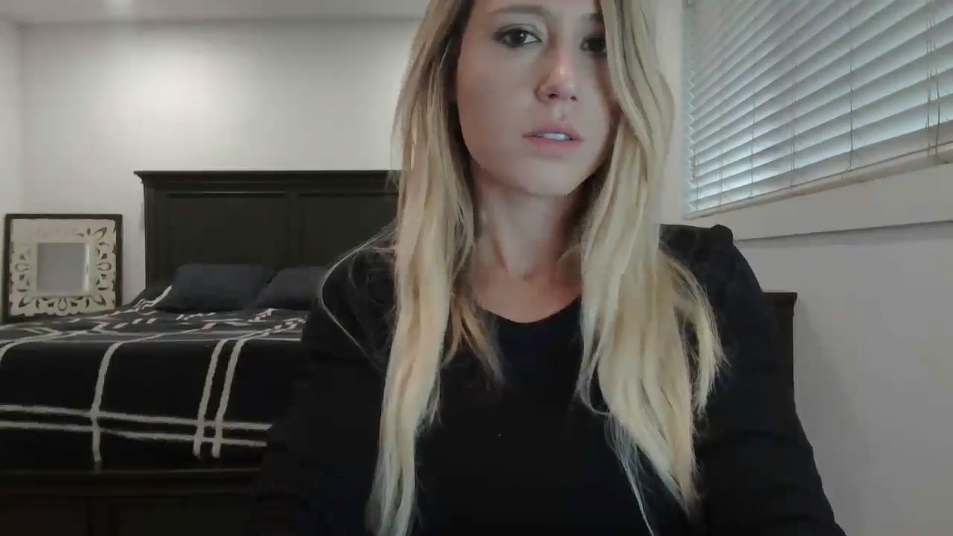 Gallery image thumbnail from blond_milf's myfreecams stream on, 01/03/2025, 21:19 image 3 of 20