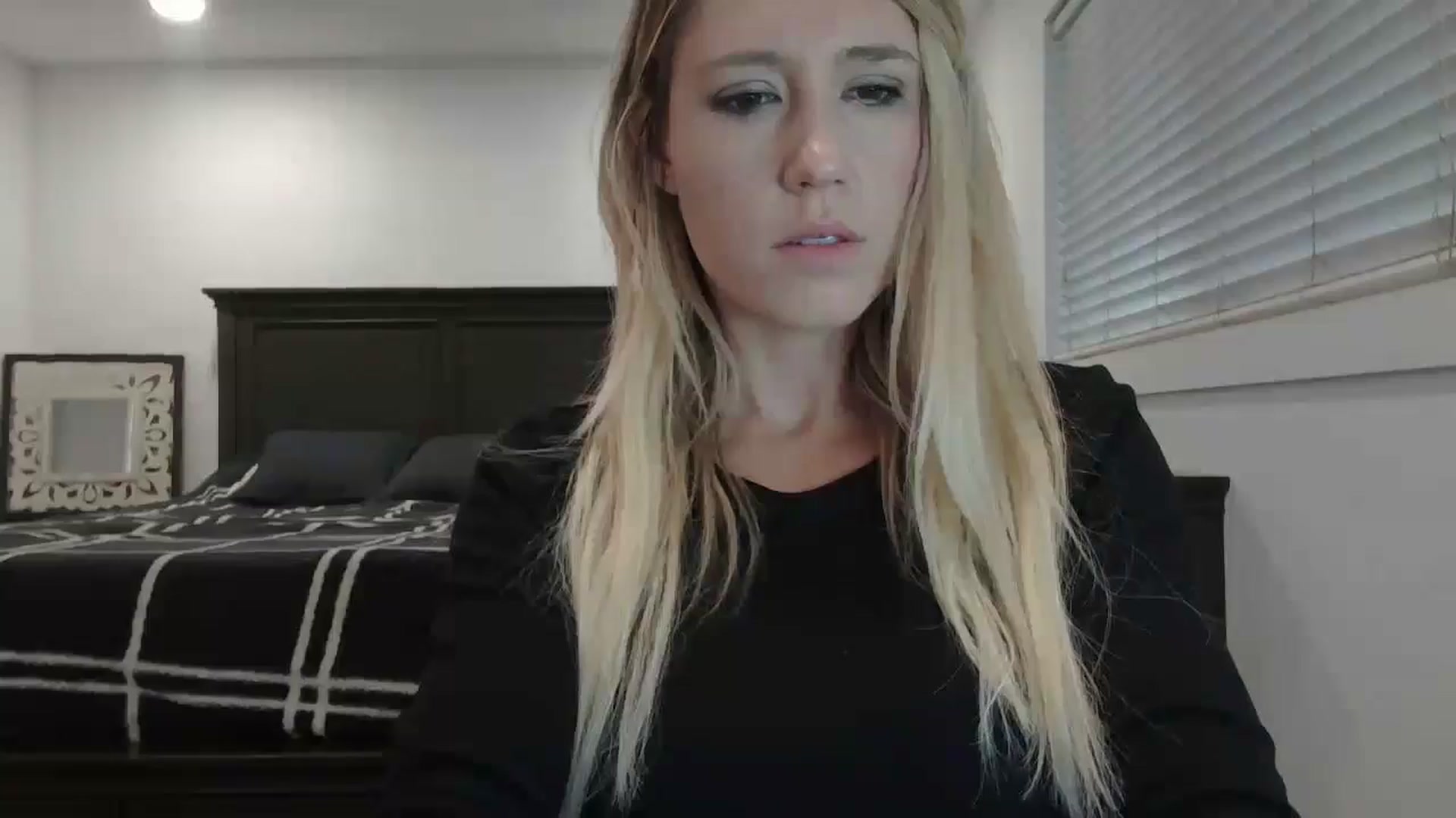 Gallery image thumbnail from blond_milf's myfreecams stream on, 01/03/2025, 21:19 image 13 of 20