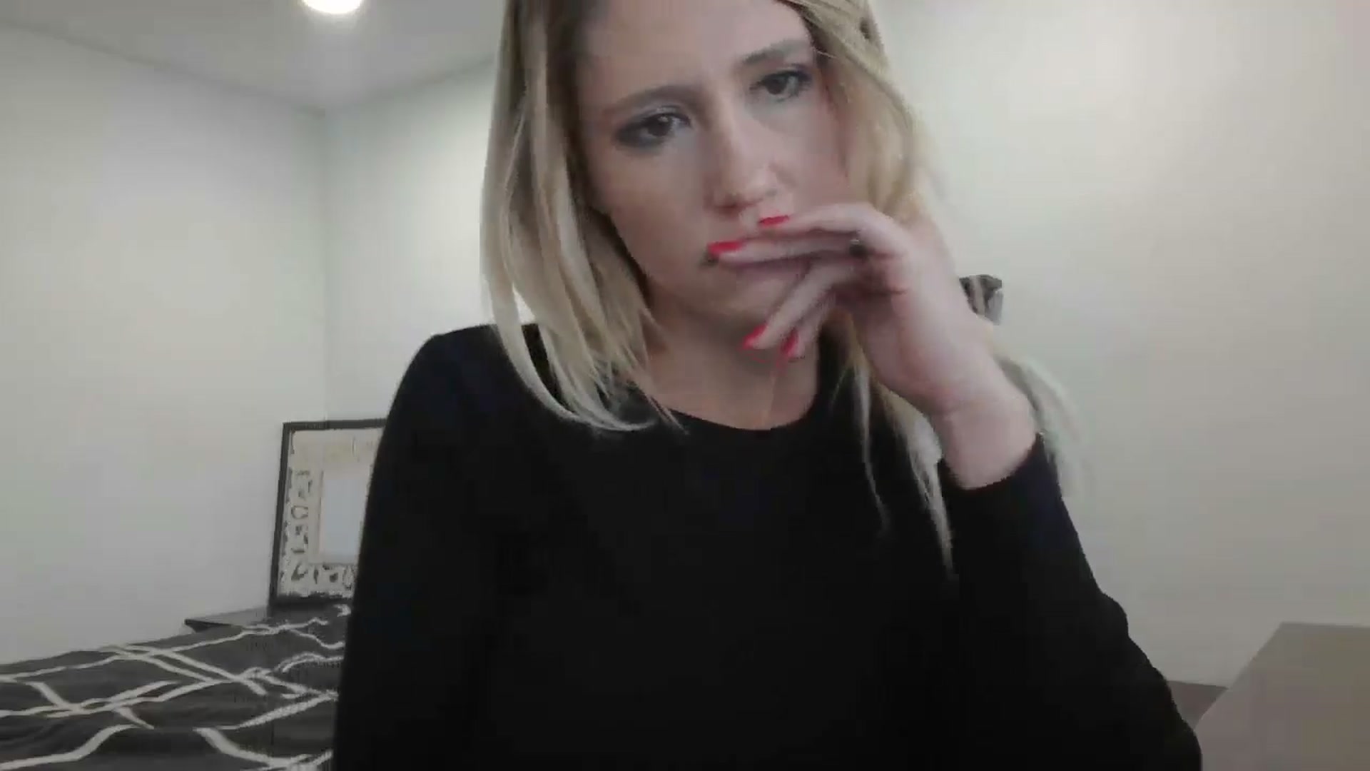 Gallery image thumbnail from blond_milf's myfreecams stream on, 01/03/2025, 22:21 image 8 of 20