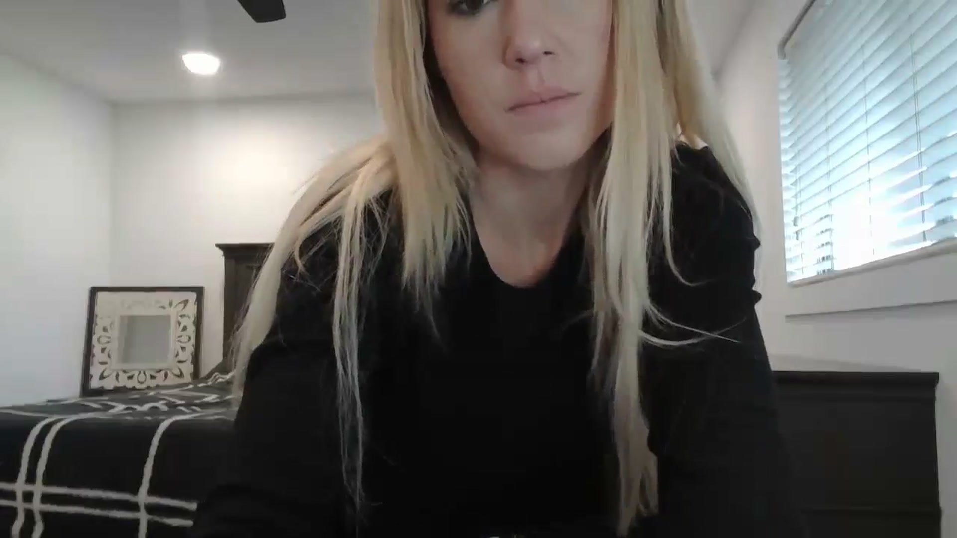 Gallery image thumbnail from blond_milf's myfreecams stream on, 01/03/2025, 22:21 image 20 of 20