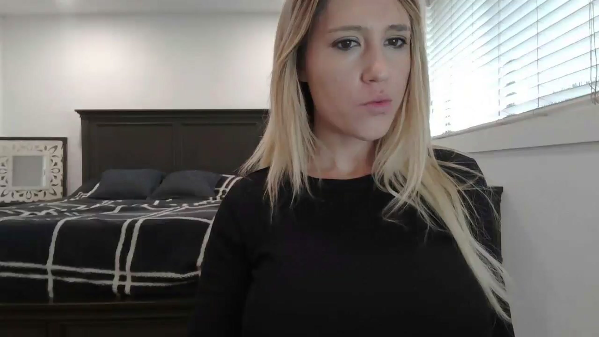 Gallery image thumbnail from blond_milf's myfreecams stream on, 01/03/2025, 22:21 image 16 of 20