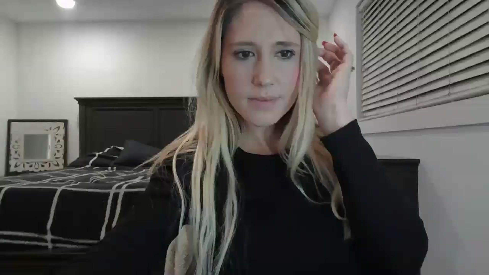 Gallery image thumbnail from blond_milf's myfreecams stream on, 01/04/2025, 06:04 image 9 of 20