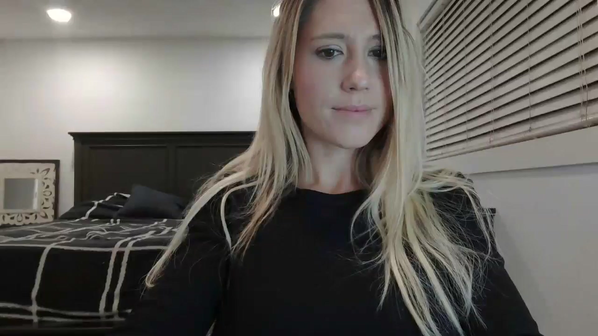 Gallery image thumbnail from blond_milf's myfreecams stream on, 01/04/2025, 06:04 image 16 of 20