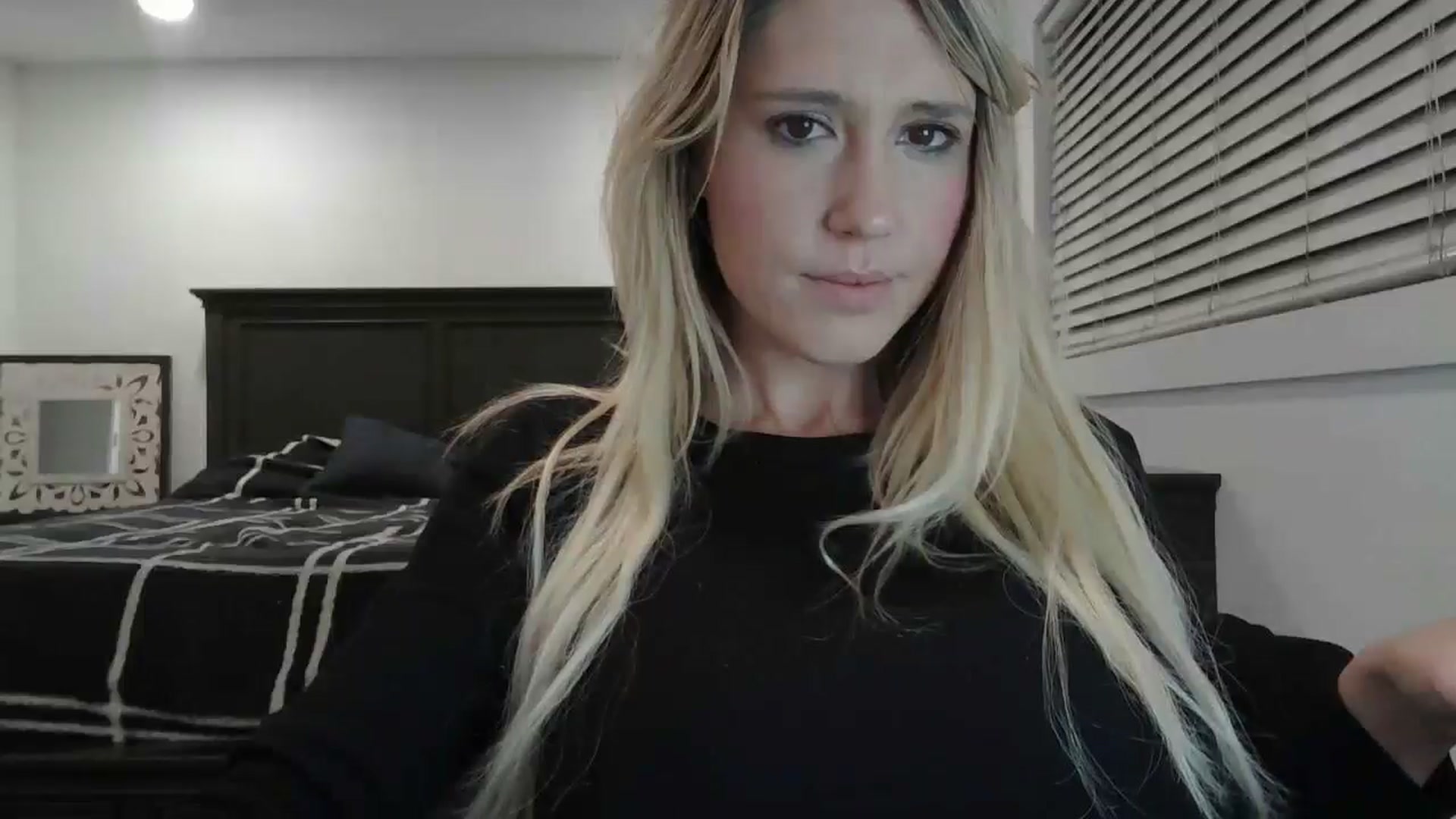Gallery image thumbnail from blond_milf's myfreecams stream on, 01/04/2025, 06:04 image 12 of 20