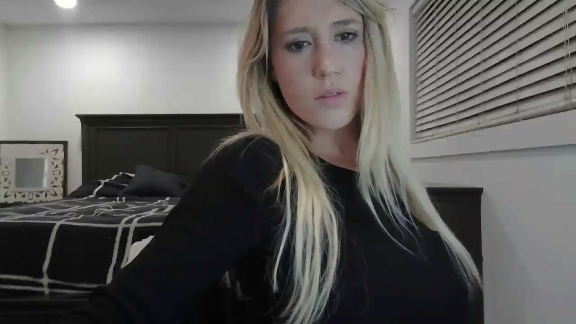Gallery image thumbnail from blond_milf's myfreecams stream on, 01/04/2025, 06:04 image 13 of 20