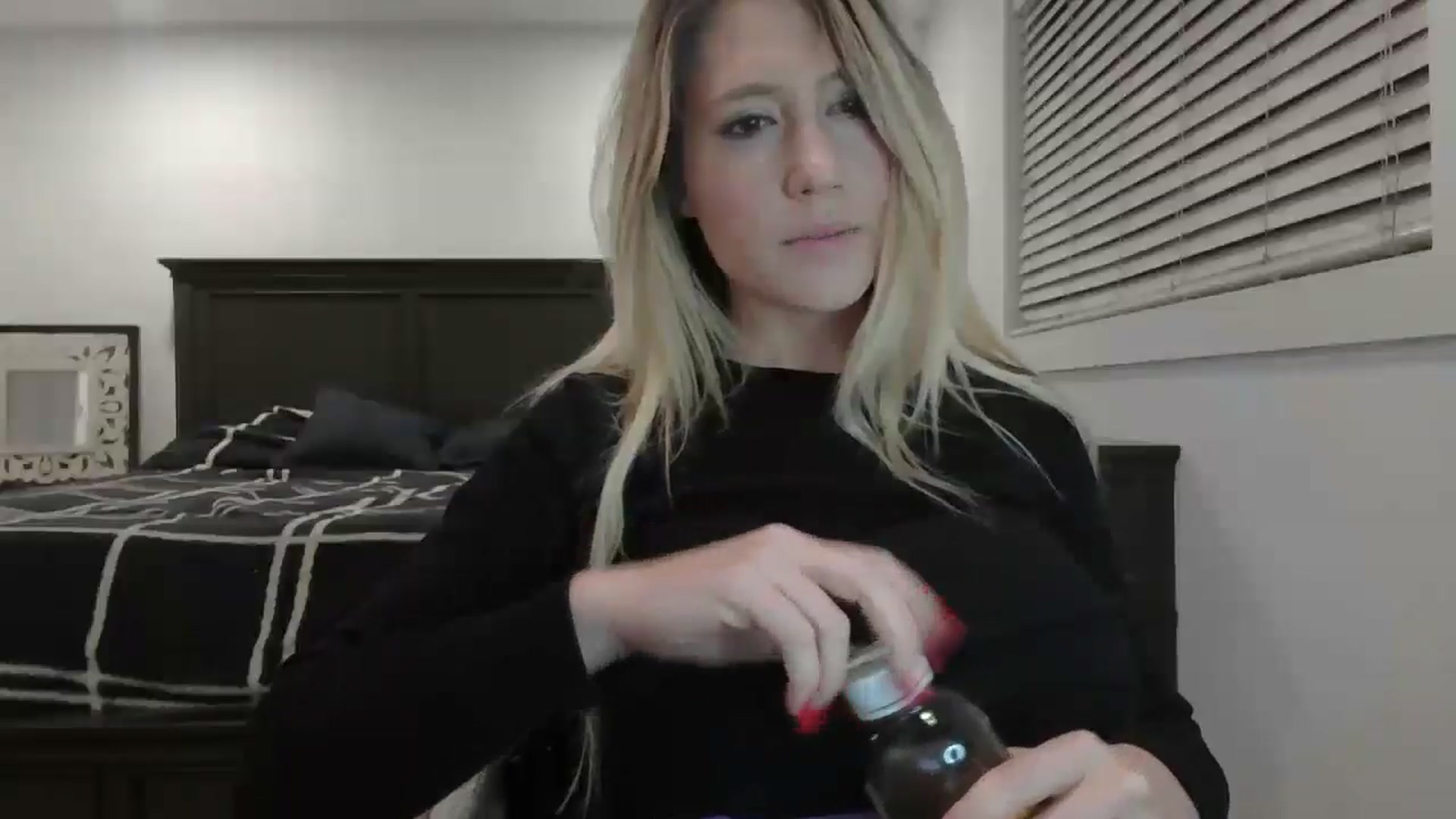 Gallery image thumbnail from blond_milf's myfreecams stream on, 01/04/2025, 06:04 image 3 of 20