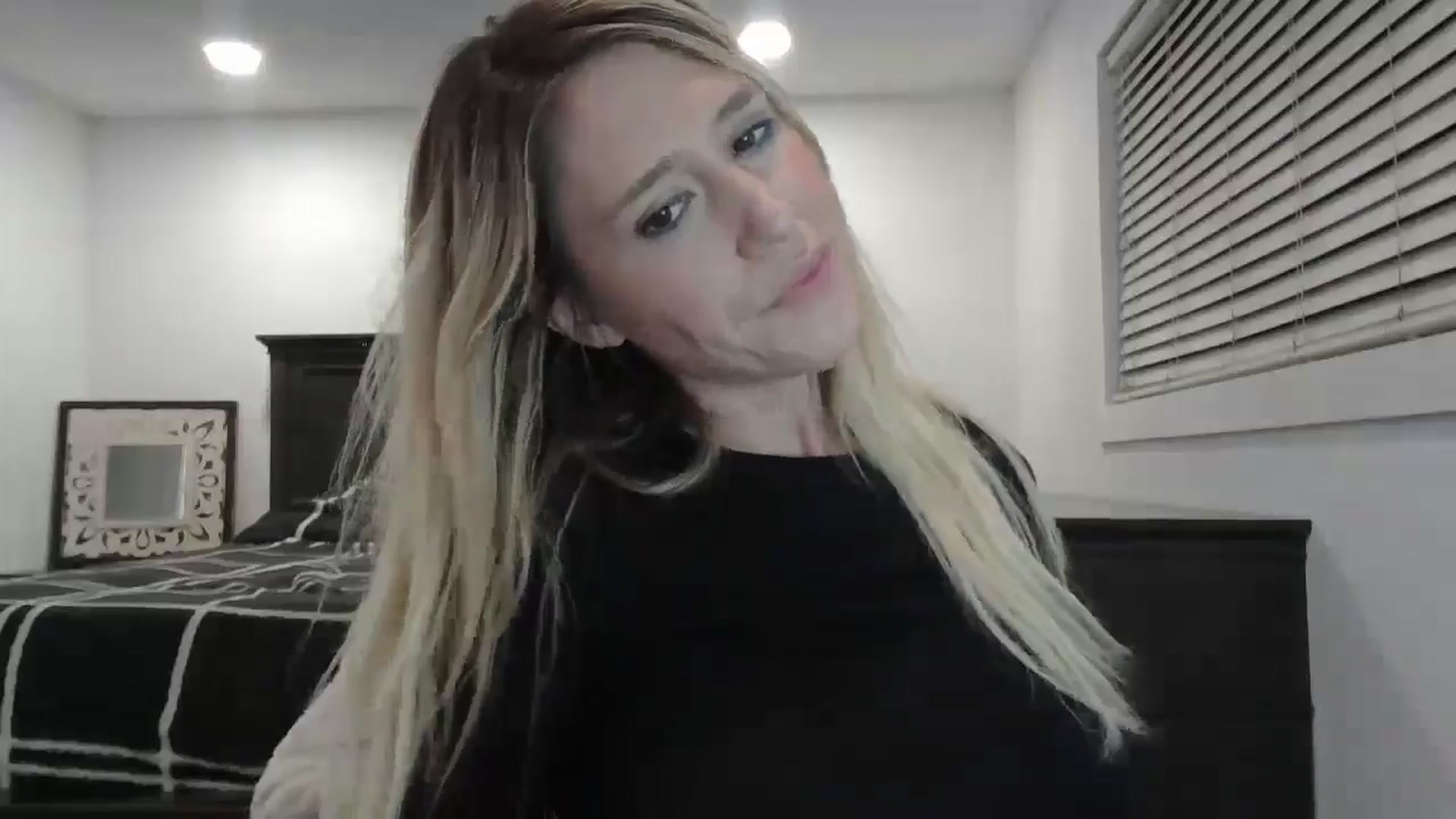 Gallery image thumbnail from blond_milf's myfreecams stream on, 01/04/2025, 06:04 image 7 of 20