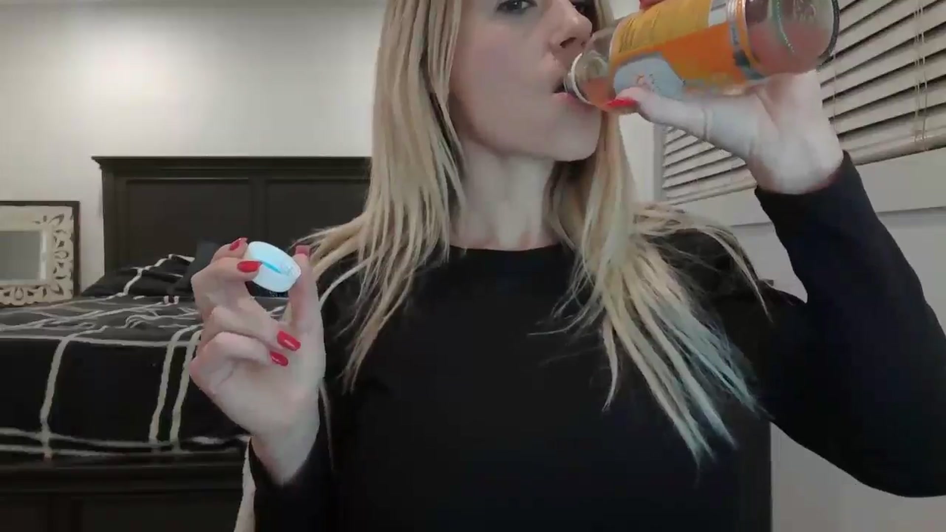 Gallery image thumbnail from blond_milf's myfreecams stream on, 01/04/2025, 06:04 image 15 of 20
