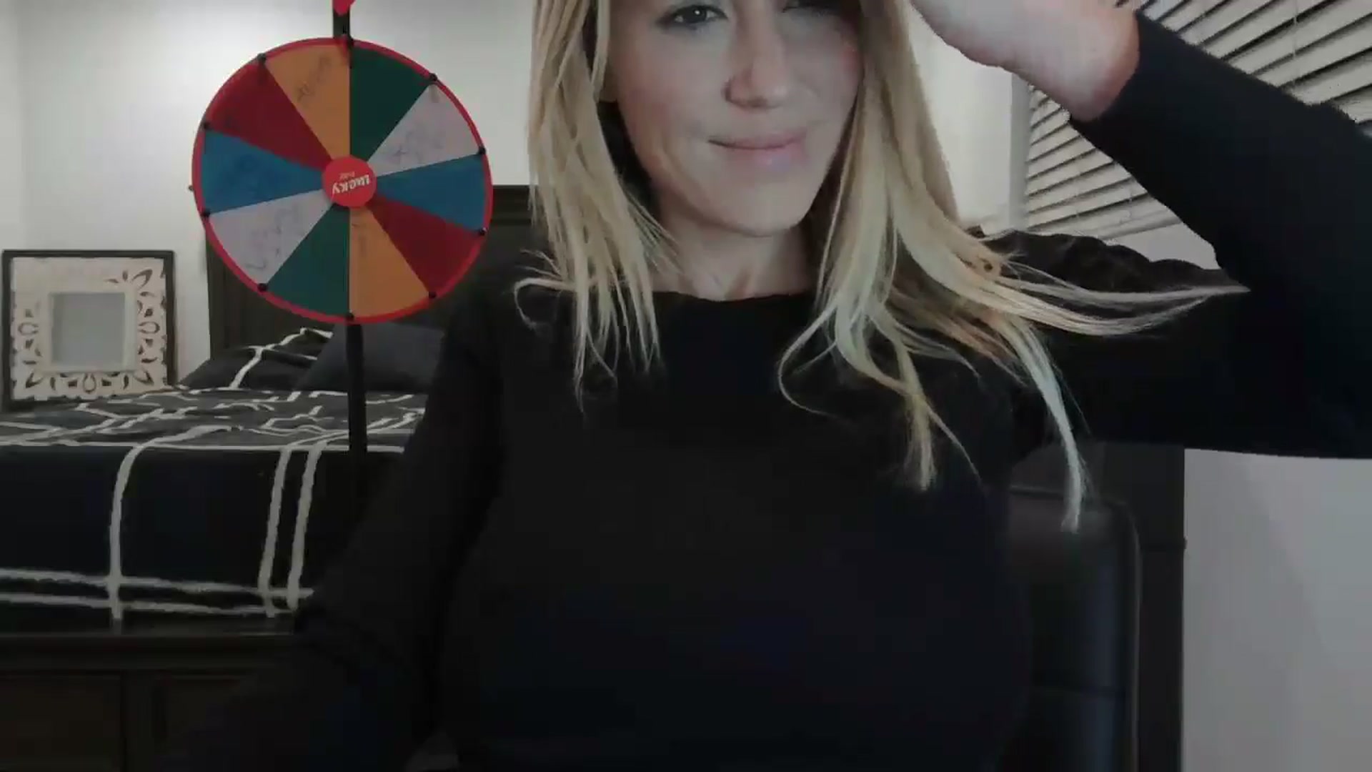 Gallery image thumbnail from blond_milf's myfreecams stream on, 01/04/2025, 07:39 image 9 of 20