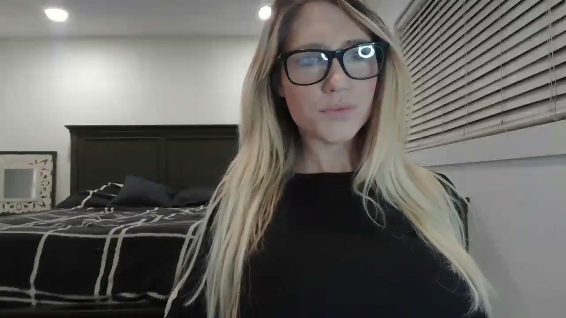 Gallery image thumbnail from blond_milf's myfreecams stream on, 01/04/2025, 07:39 image 2 of 20