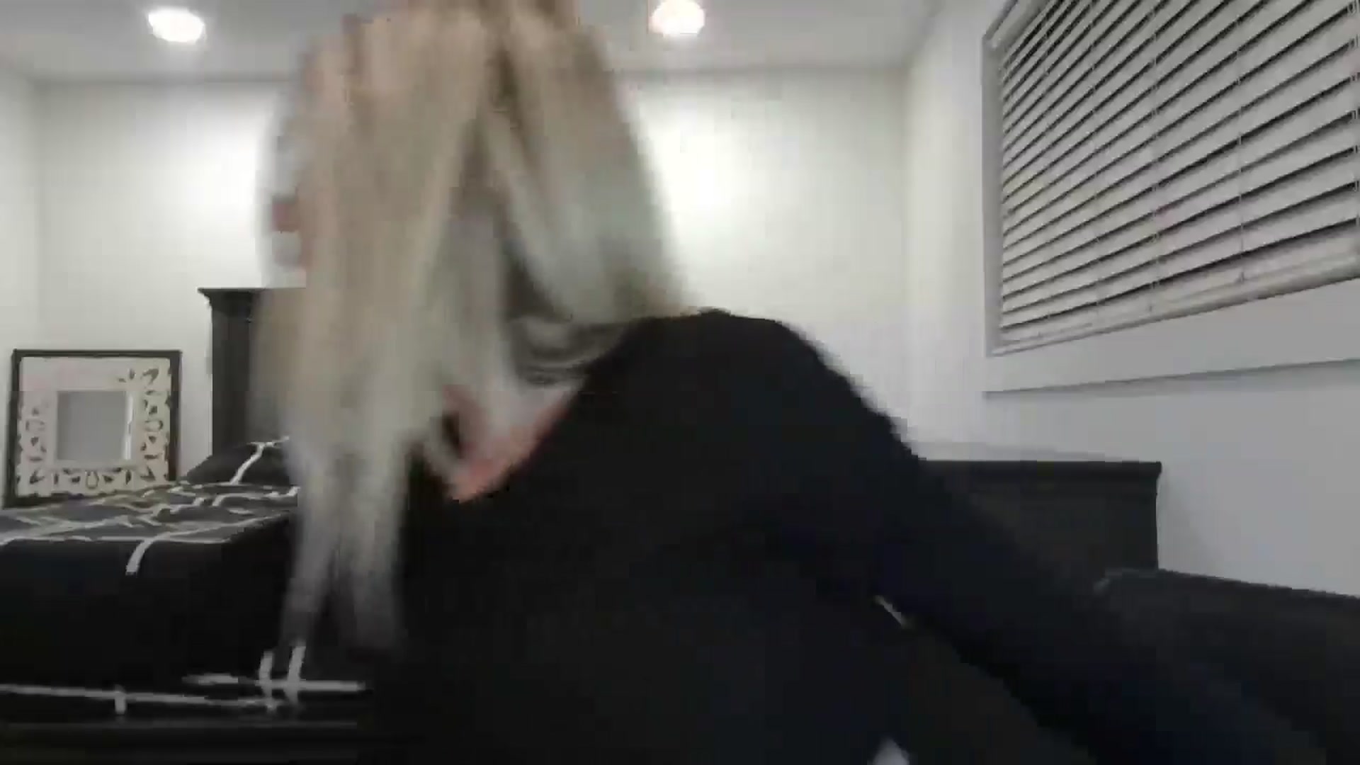 Gallery image thumbnail from blond_milf's myfreecams stream on, 01/04/2025, 07:39 image 6 of 20