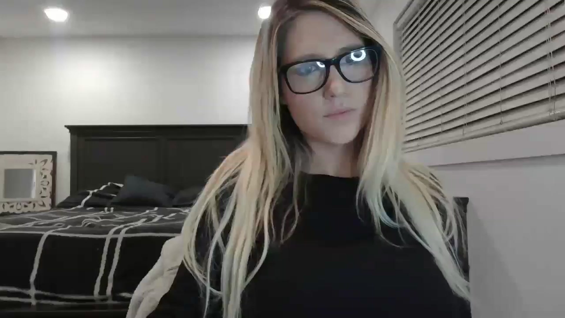 Gallery image thumbnail from blond_milf's myfreecams stream on, 01/04/2025, 07:39 image 1 of 20