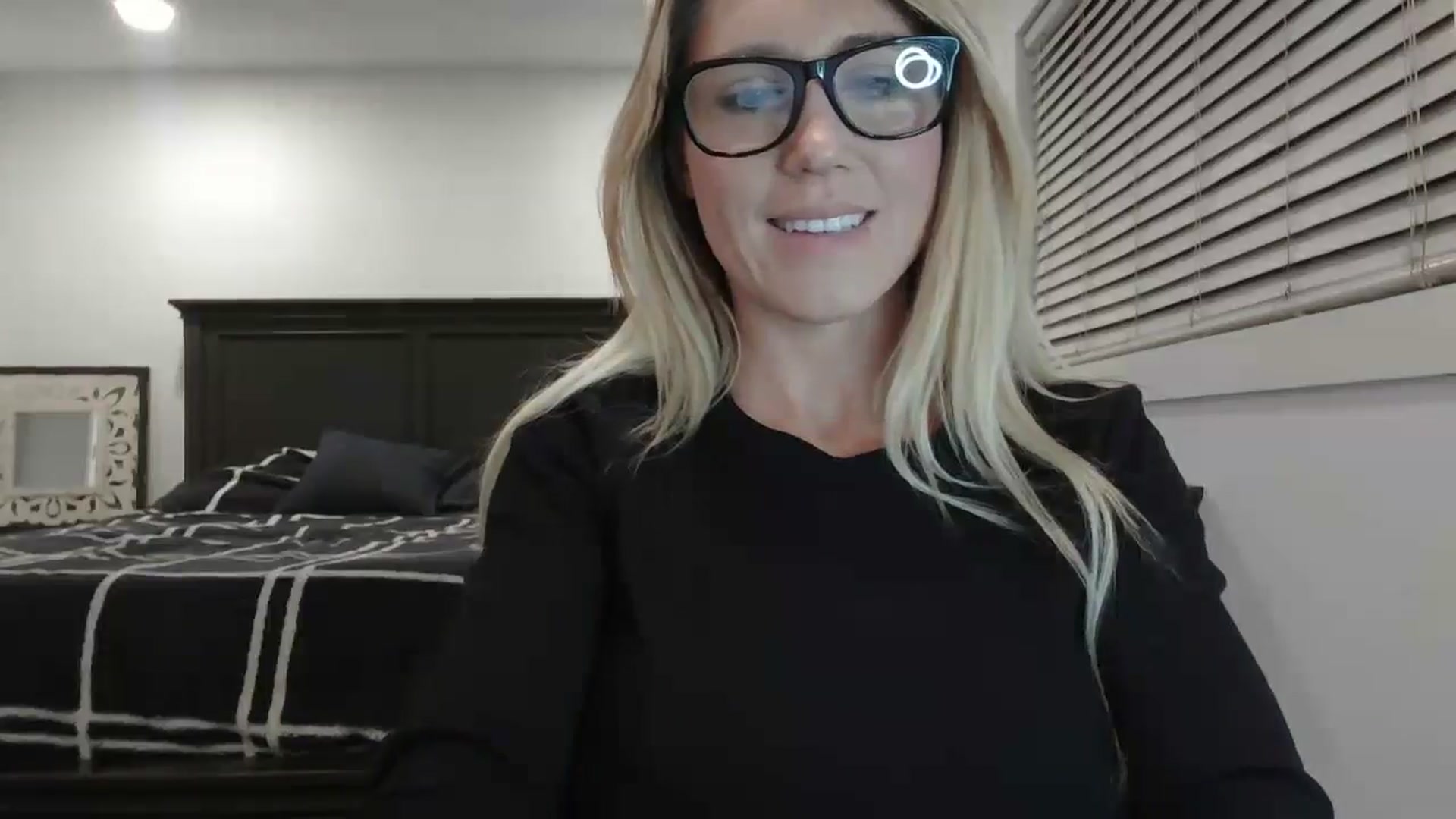 Gallery image thumbnail from blond_milf's myfreecams stream on, 01/04/2025, 07:39 image 7 of 20