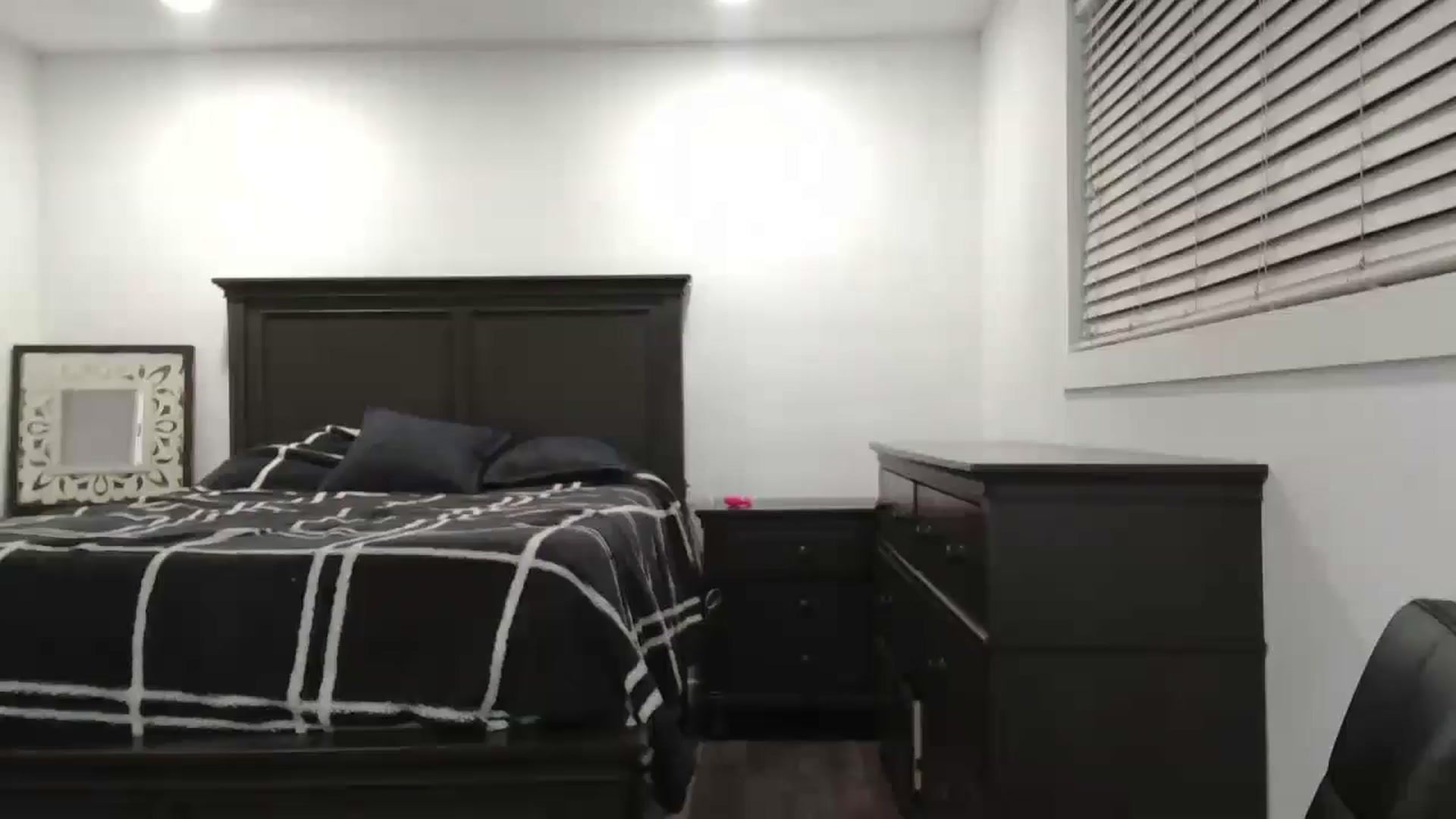 Gallery image thumbnail from blond_milf's myfreecams stream on, 01/04/2025, 08:33 image 9 of 20