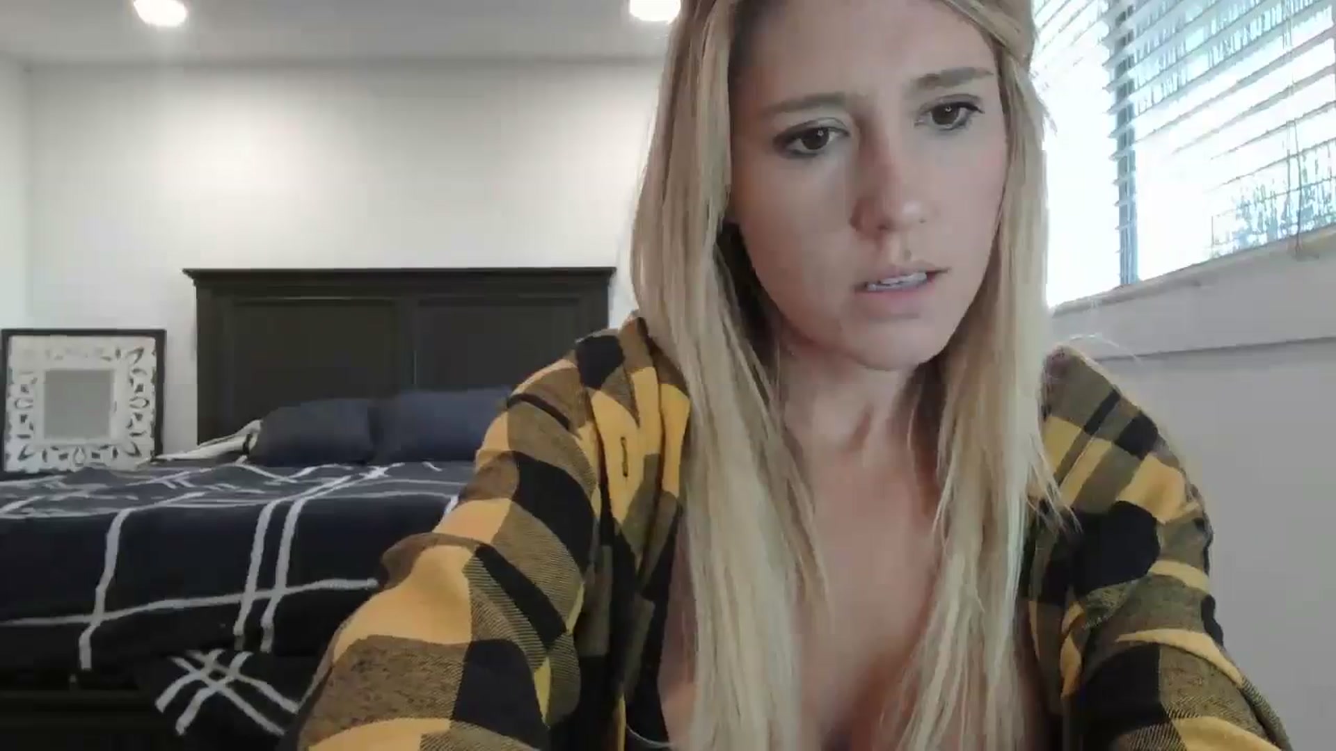 Gallery image thumbnail from blond_milf's myfreecams stream on, 01/04/2025, 23:30 image 20 of 20
