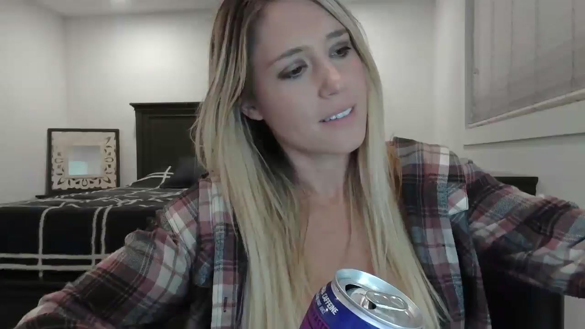 Gallery image thumbnail from blond_milf's myfreecams stream on, 01/14/2025, 07:53 image 6 of 20