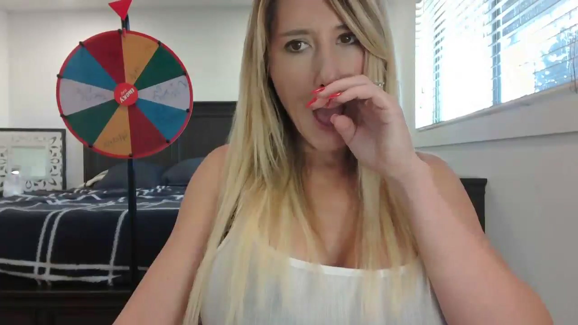 Gallery image thumbnail from blond_milf's myfreecams stream on, 01/15/2025, 23:57 image 13 of 20