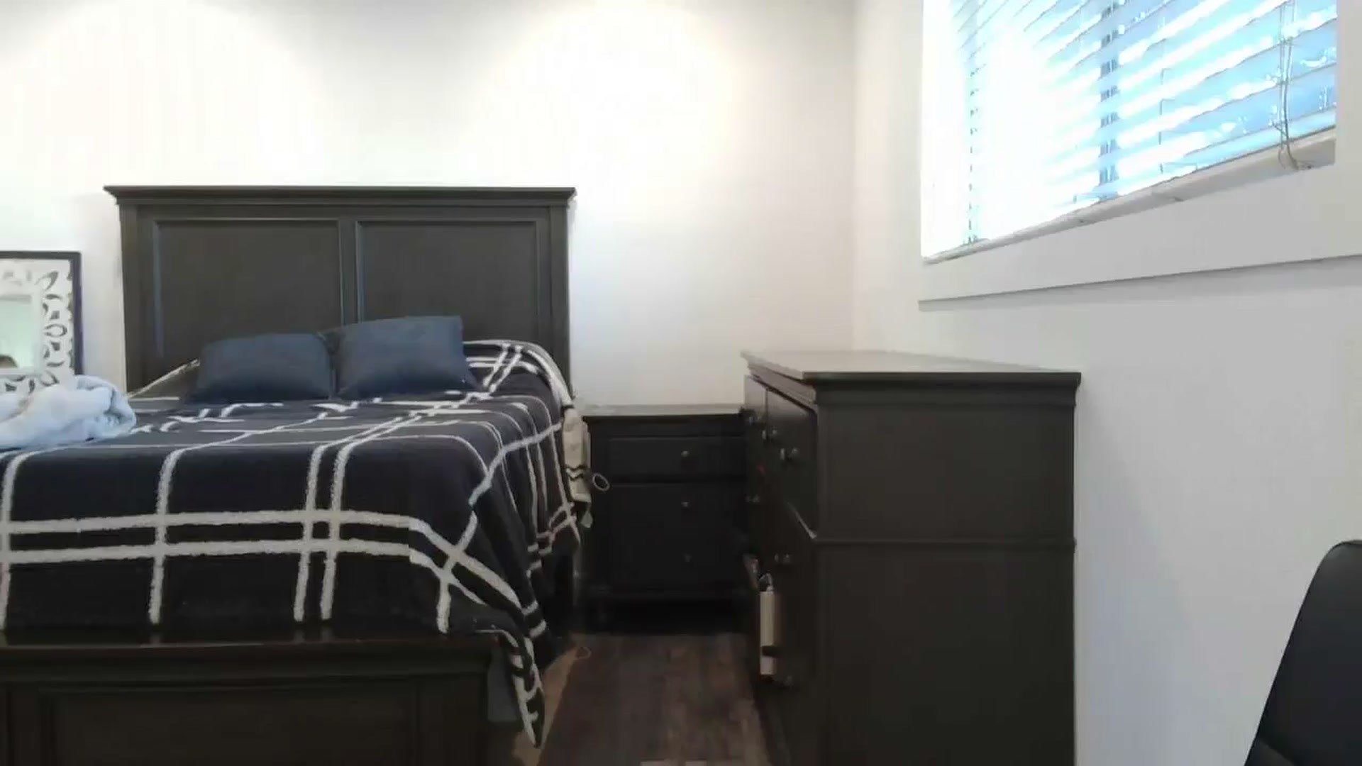 Gallery image thumbnail from blond_milf's myfreecams stream on, 01/16/2025, 22:38 image 19 of 20