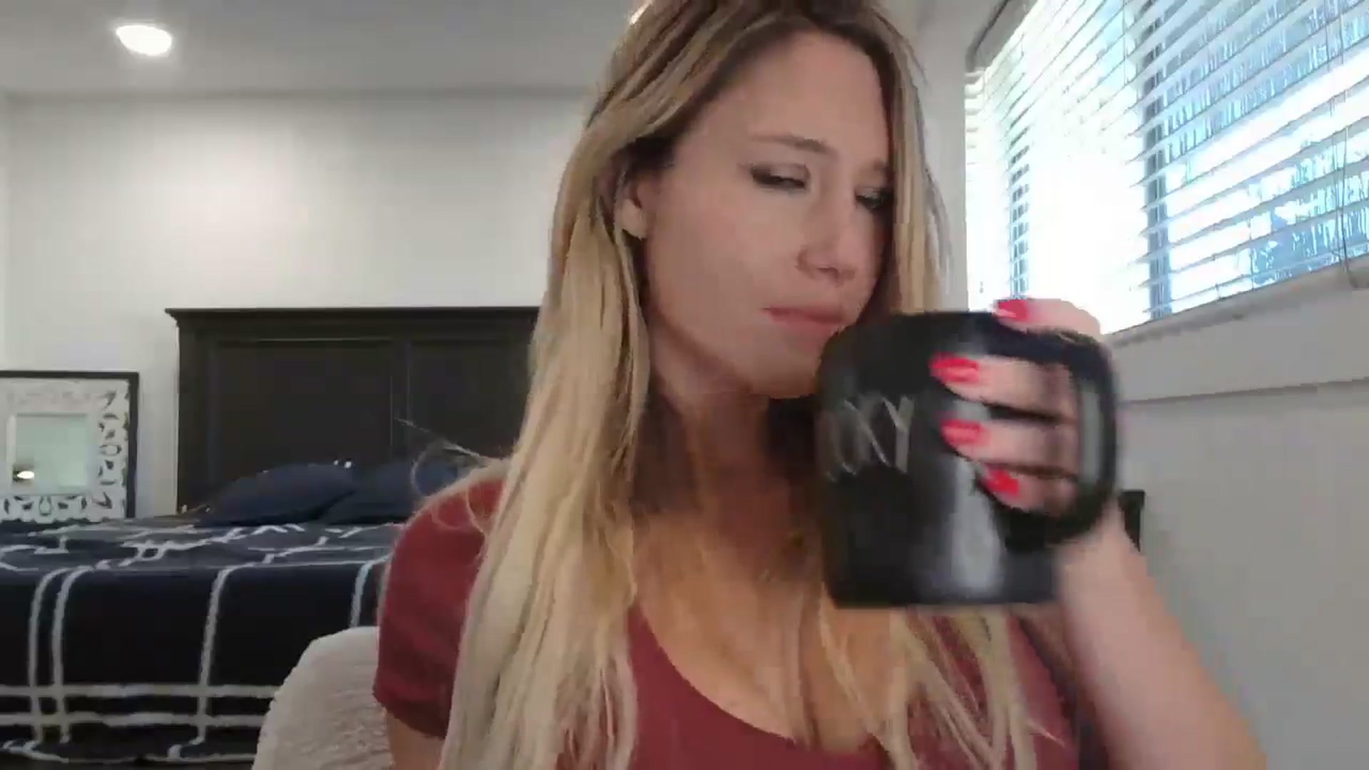 Gallery image thumbnail from blond_milf's myfreecams stream on, 01/17/2025, 23:03 image 4 of 20