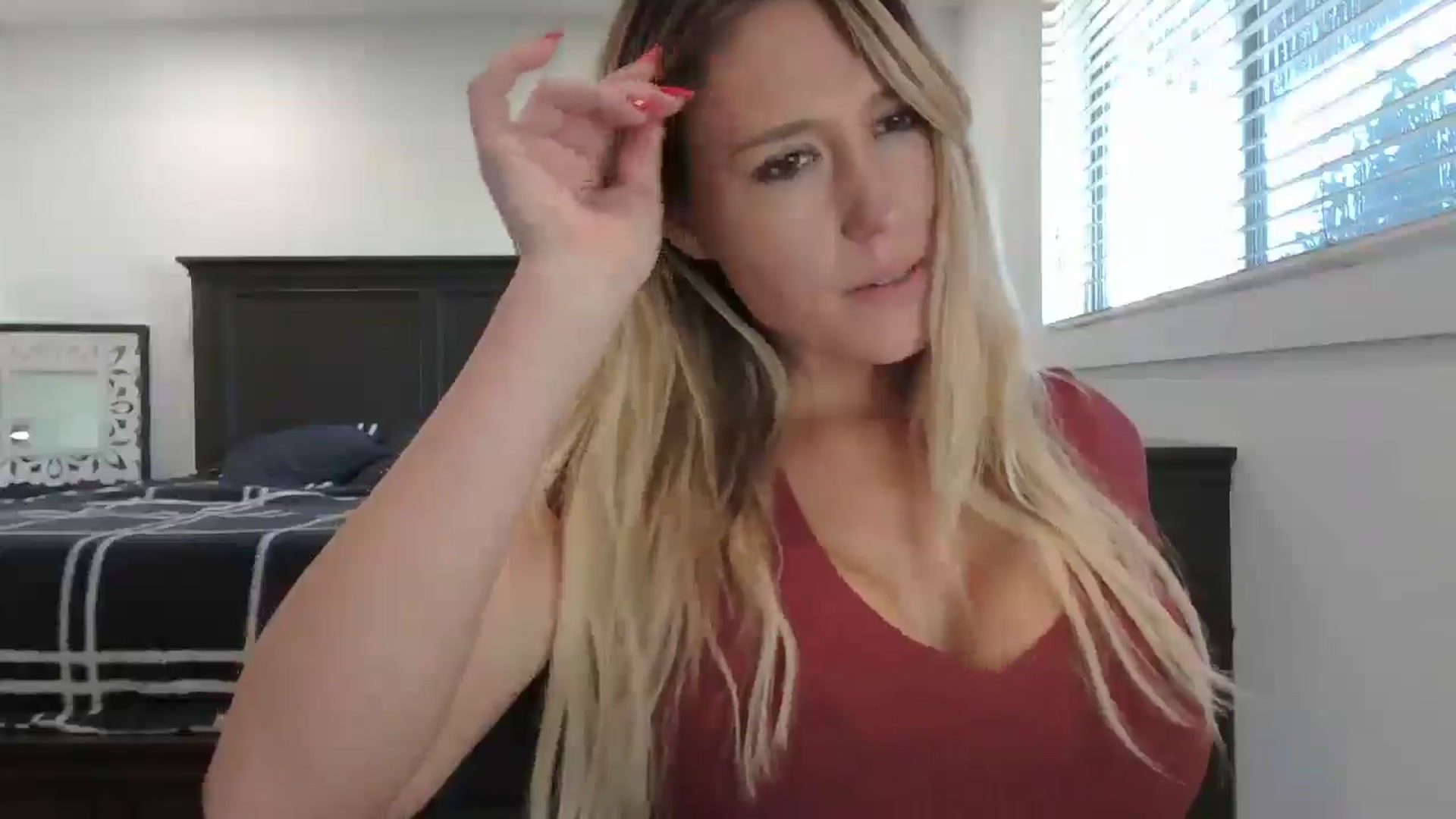 Gallery image thumbnail from blond_milf's myfreecams stream on, 01/17/2025, 23:03 image 17 of 20