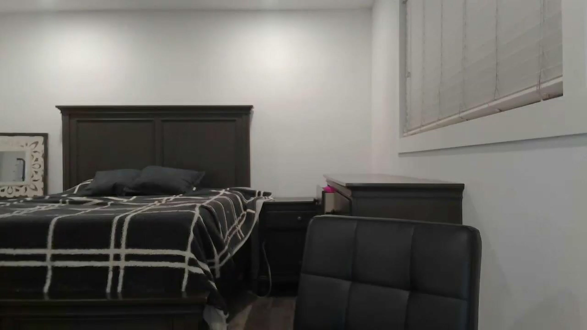 Gallery image thumbnail from blond_milf's myfreecams stream on, 01/24/2025, 07:17 image 4 of 20
