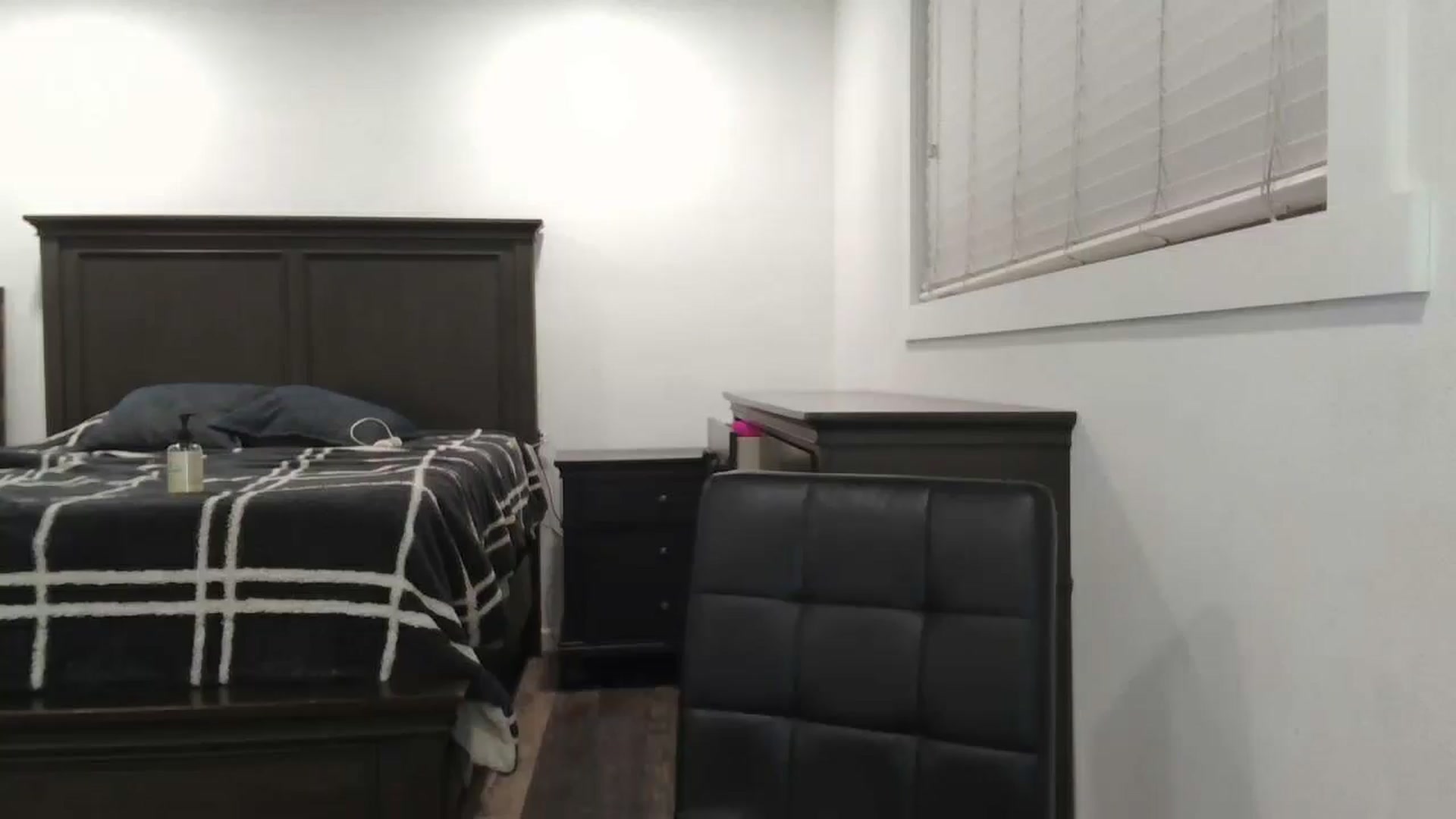 Gallery image thumbnail from blond_milf's myfreecams stream on, 01/24/2025, 08:32 image 16 of 20