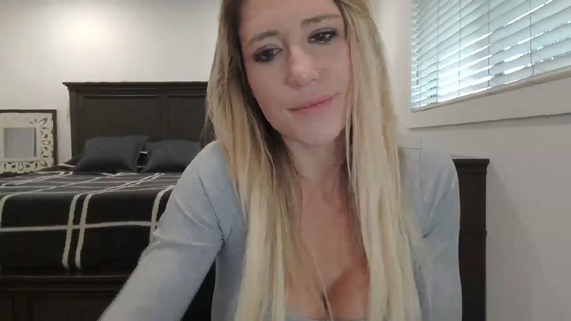 Gallery image thumbnail from blond_milf's myfreecams stream on, 01/31/2025, 21:14 image 19 of 20