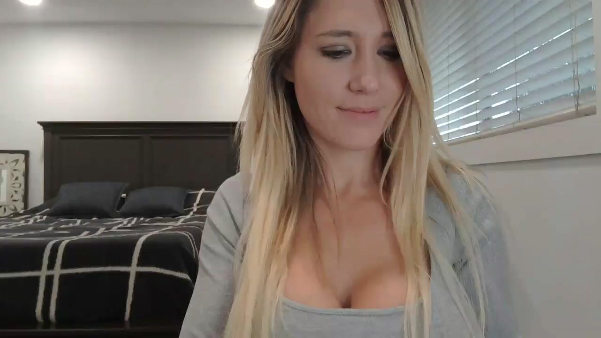 Gallery image thumbnail from blond_milf's myfreecams stream on, 01/31/2025, 22:24 image 20 of 20