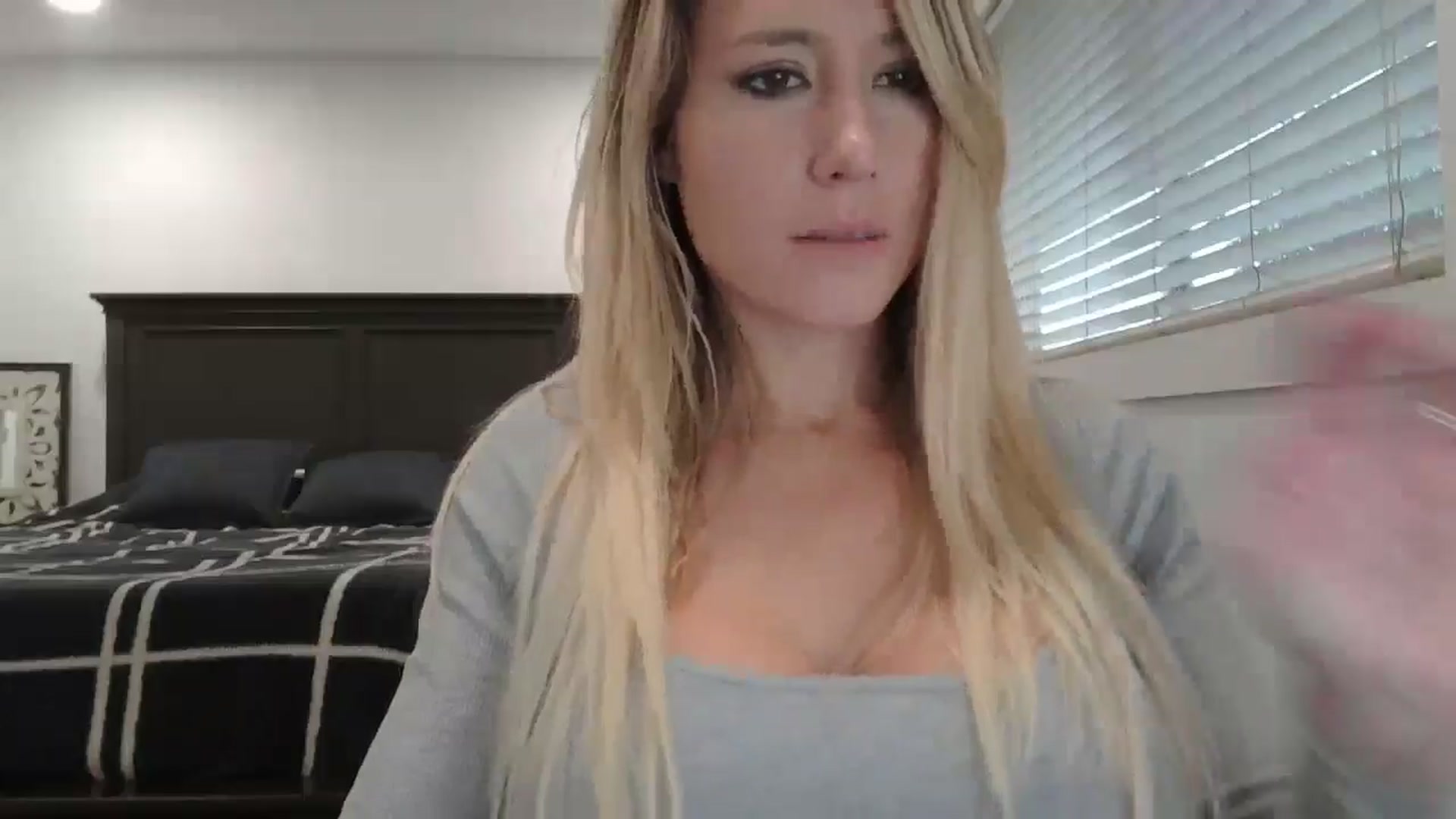 Gallery image thumbnail from blond_milf's myfreecams stream on, 01/31/2025, 22:24 image 17 of 20