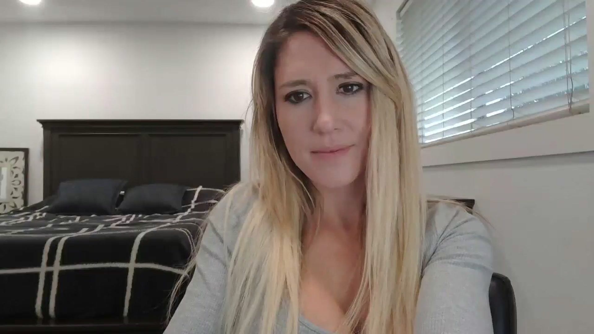Gallery image thumbnail from blond_milf's myfreecams stream on, 01/31/2025, 22:24 image 15 of 20