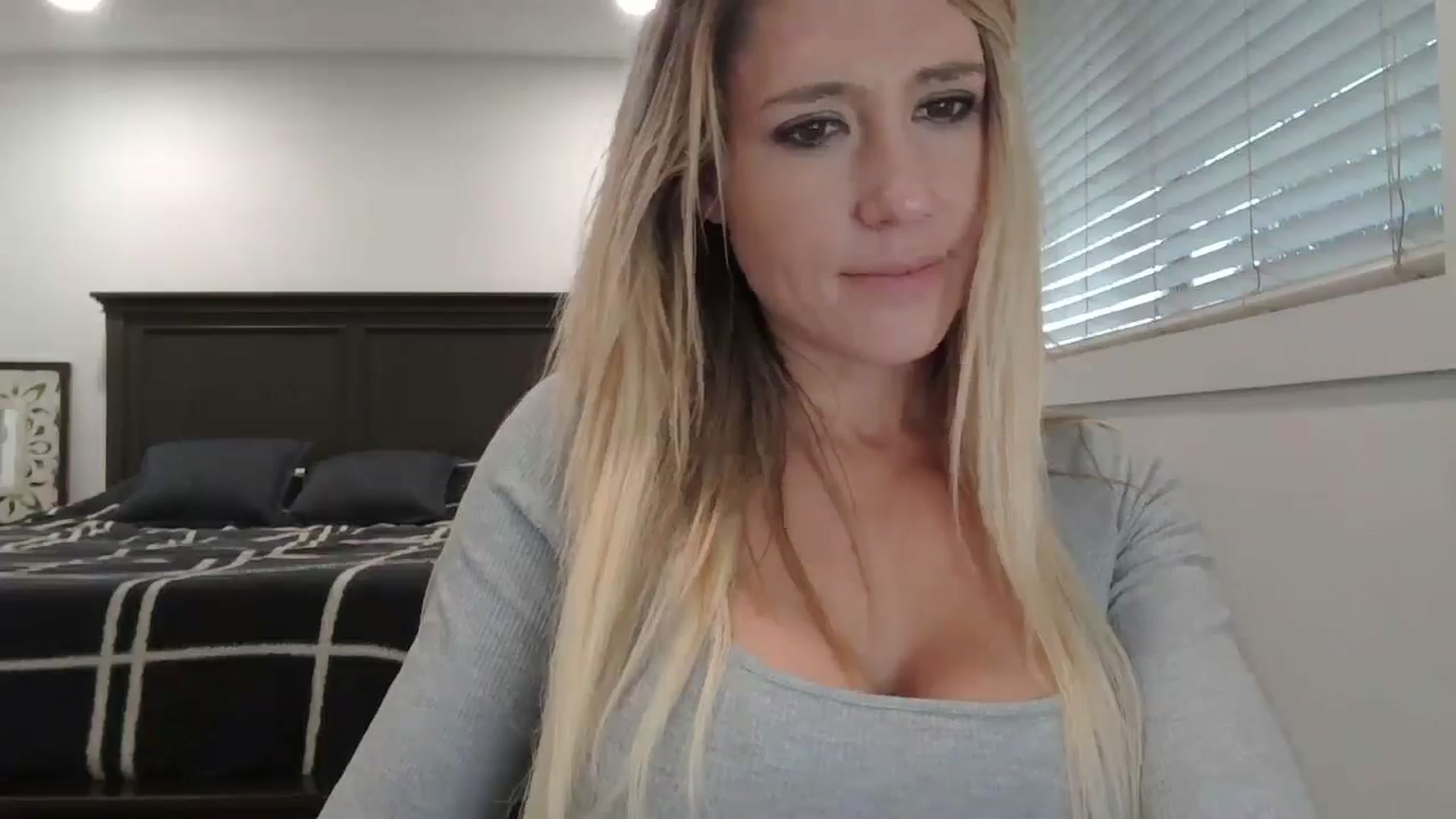Gallery image thumbnail from blond_milf's myfreecams stream on, 01/31/2025, 22:24 image 18 of 20