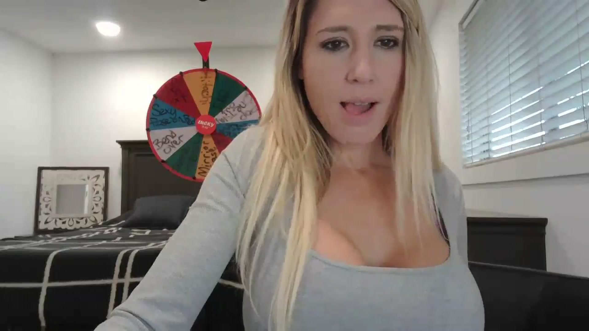 Gallery image thumbnail from blond_milf's myfreecams stream on, 01/31/2025, 23:49 image 3 of 20