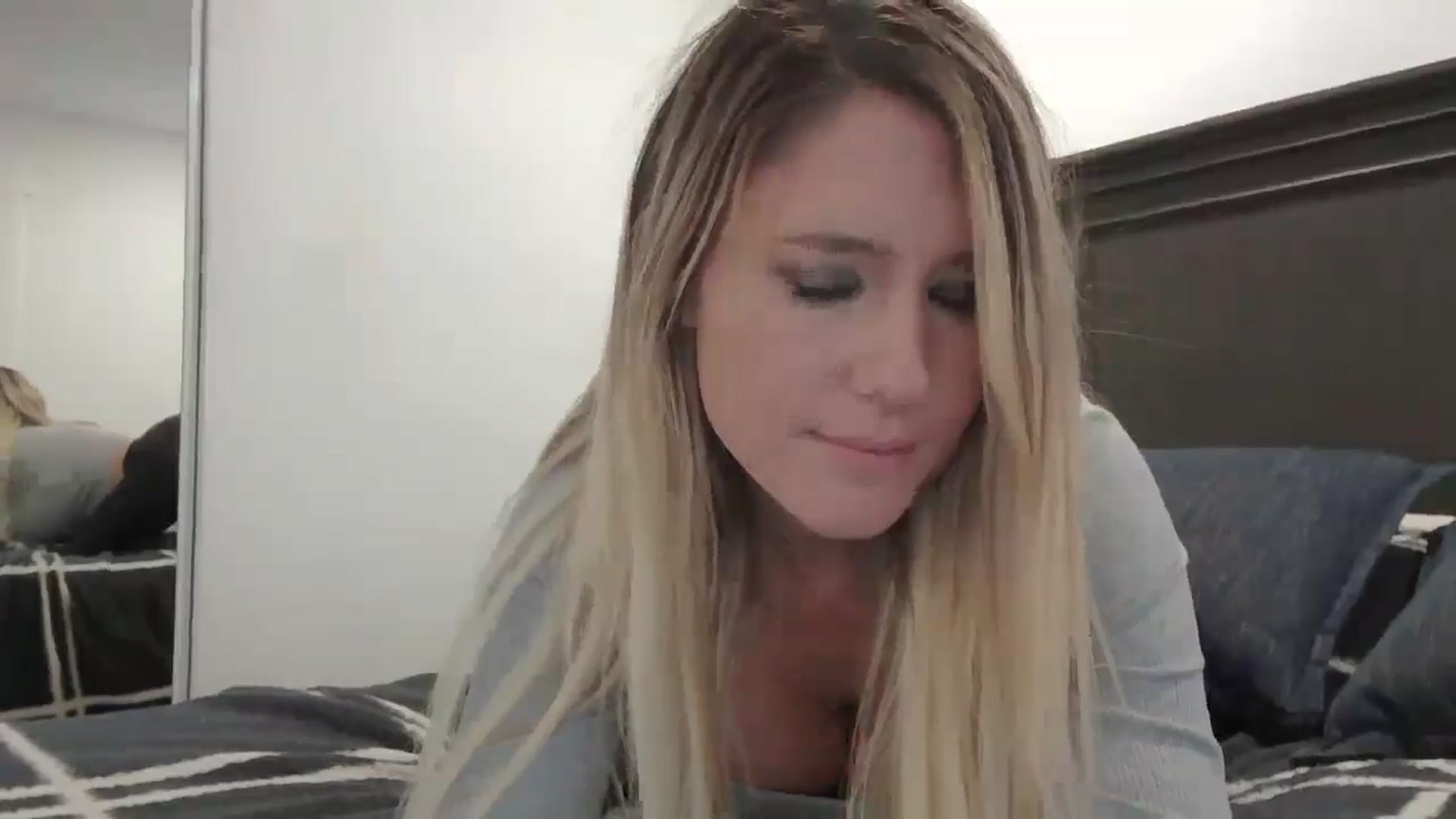 Gallery image thumbnail from blond_milf's myfreecams stream on, 01/31/2025, 23:49 image 20 of 20
