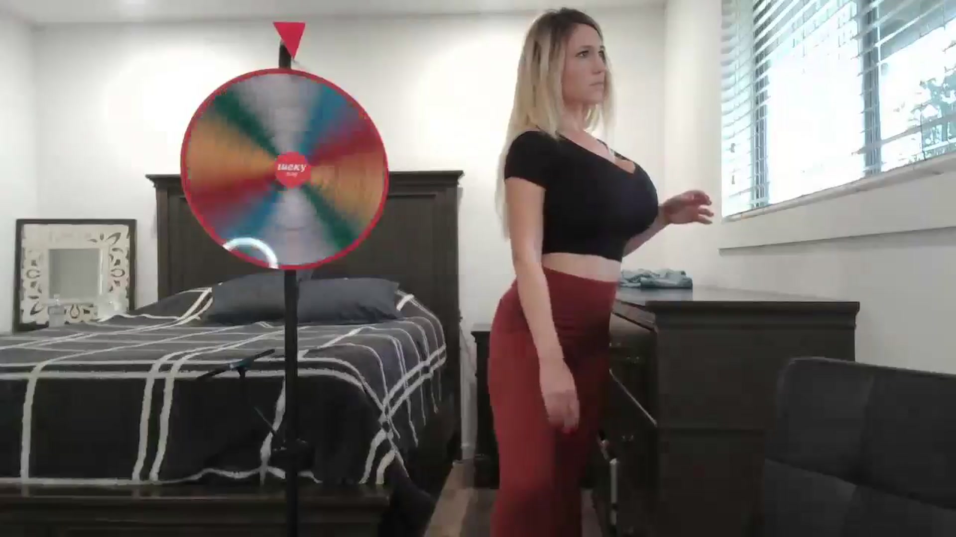 Gallery image thumbnail from blond_milf's myfreecams stream on, 02/01/2025, 23:41 image 15 of 20