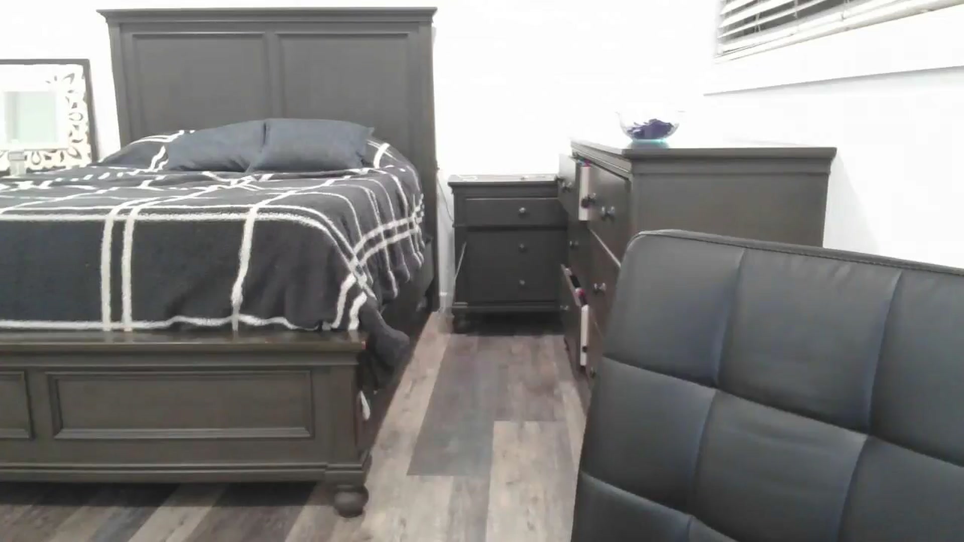 Gallery image thumbnail from blond_milf's myfreecams stream on, 02/02/2025, 07:19 image 10 of 20