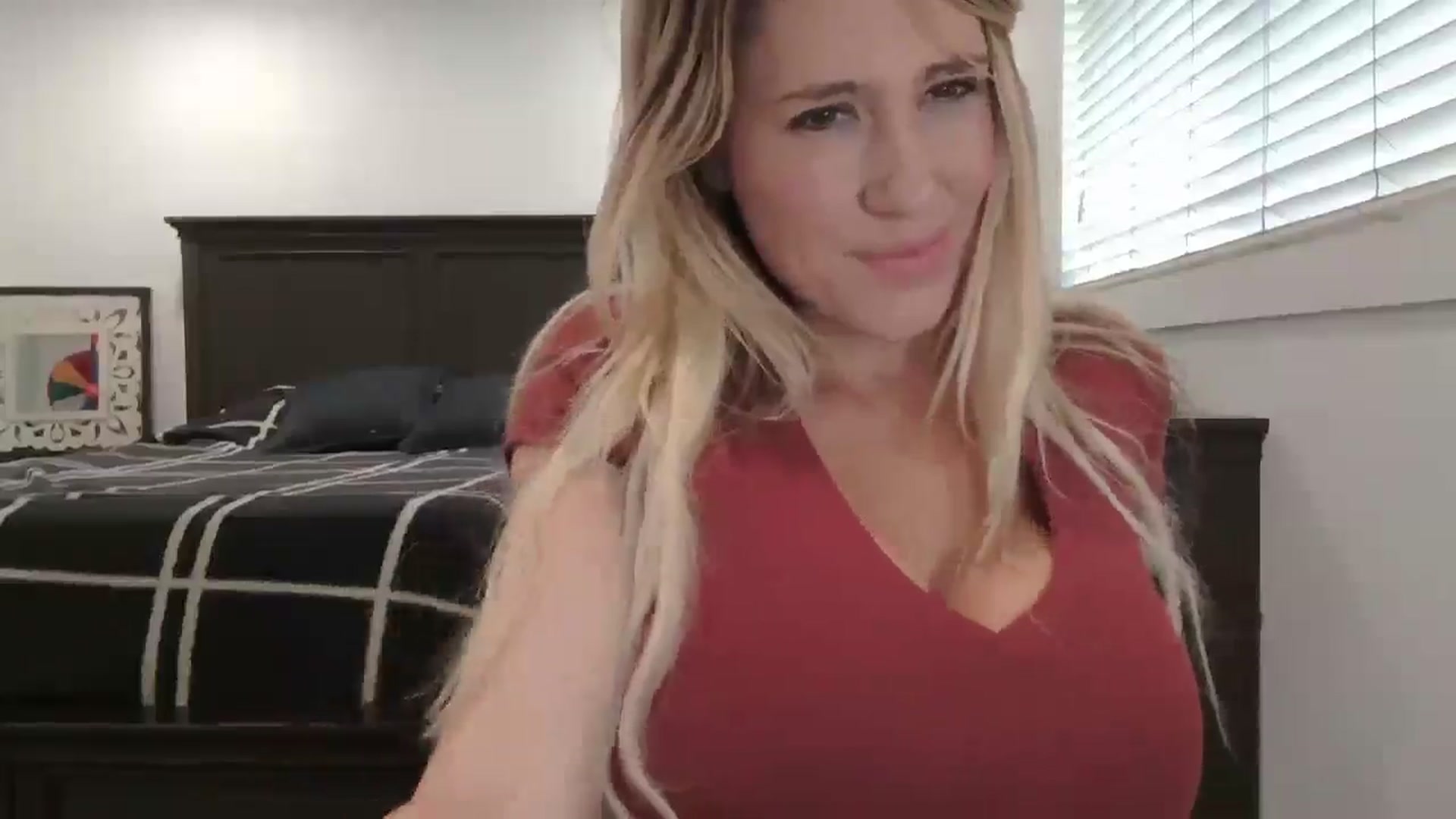 Gallery image thumbnail from blond_milf's myfreecams stream on, 02/03/2025, 24:03 image 6 of 20