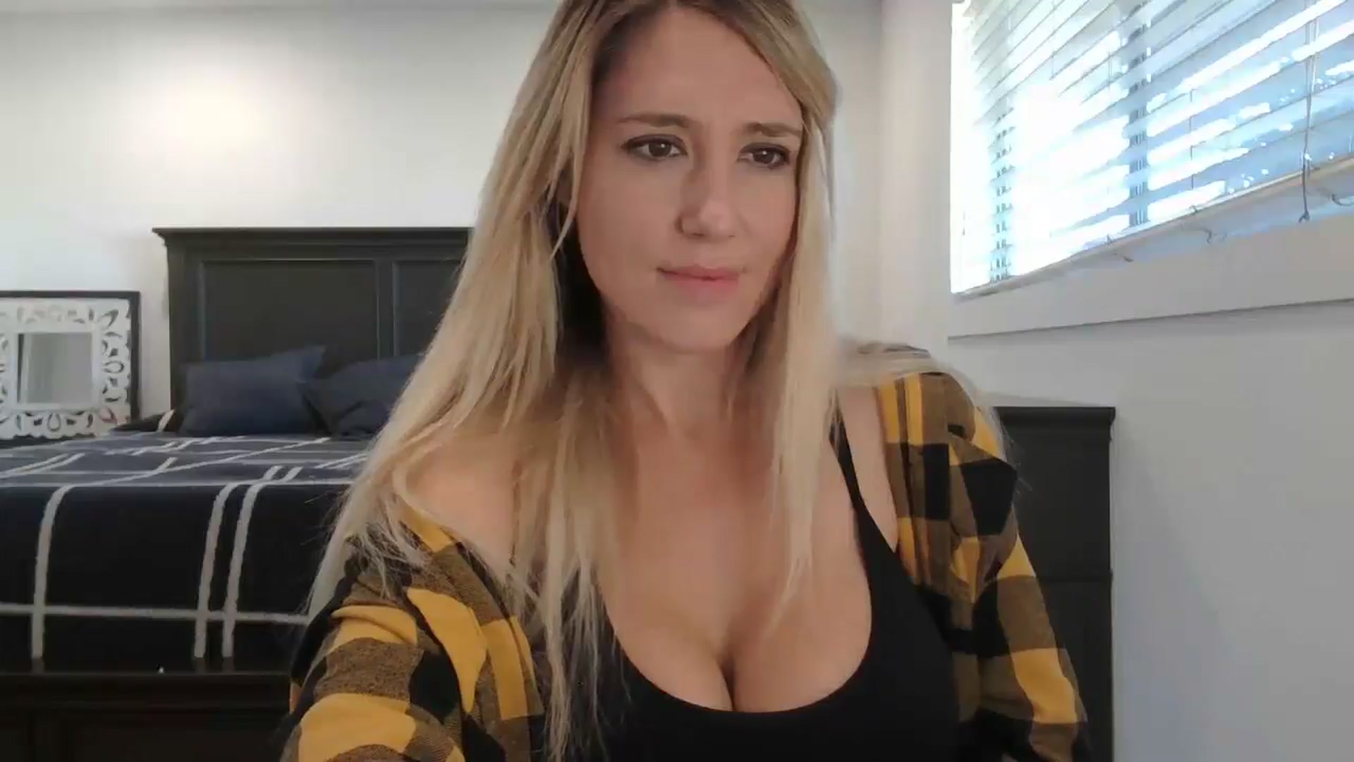 Gallery image thumbnail from blond_milf's myfreecams stream on, 02/05/2025, 22:28 image 2 of 20