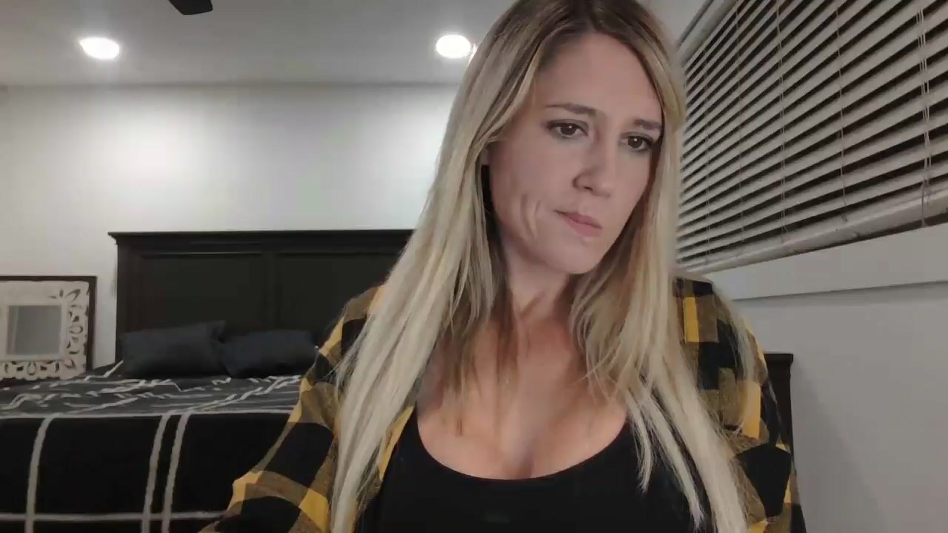 Gallery image thumbnail from blond_milf's myfreecams stream on, 02/06/2025, 07:45 image 1 of 20
