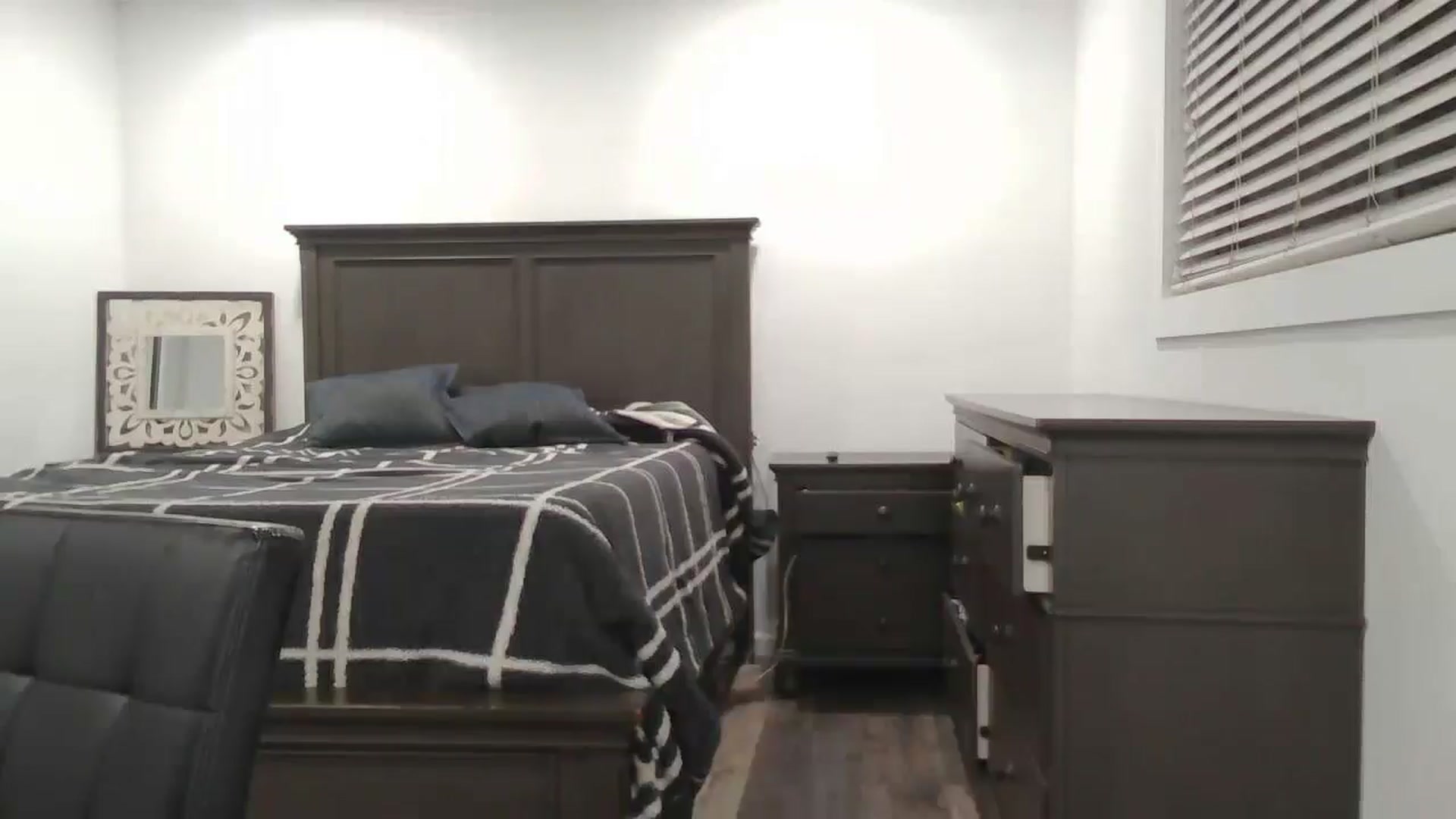 Gallery image thumbnail from blond_milf's myfreecams stream on, 02/06/2025, 07:45 image 17 of 20