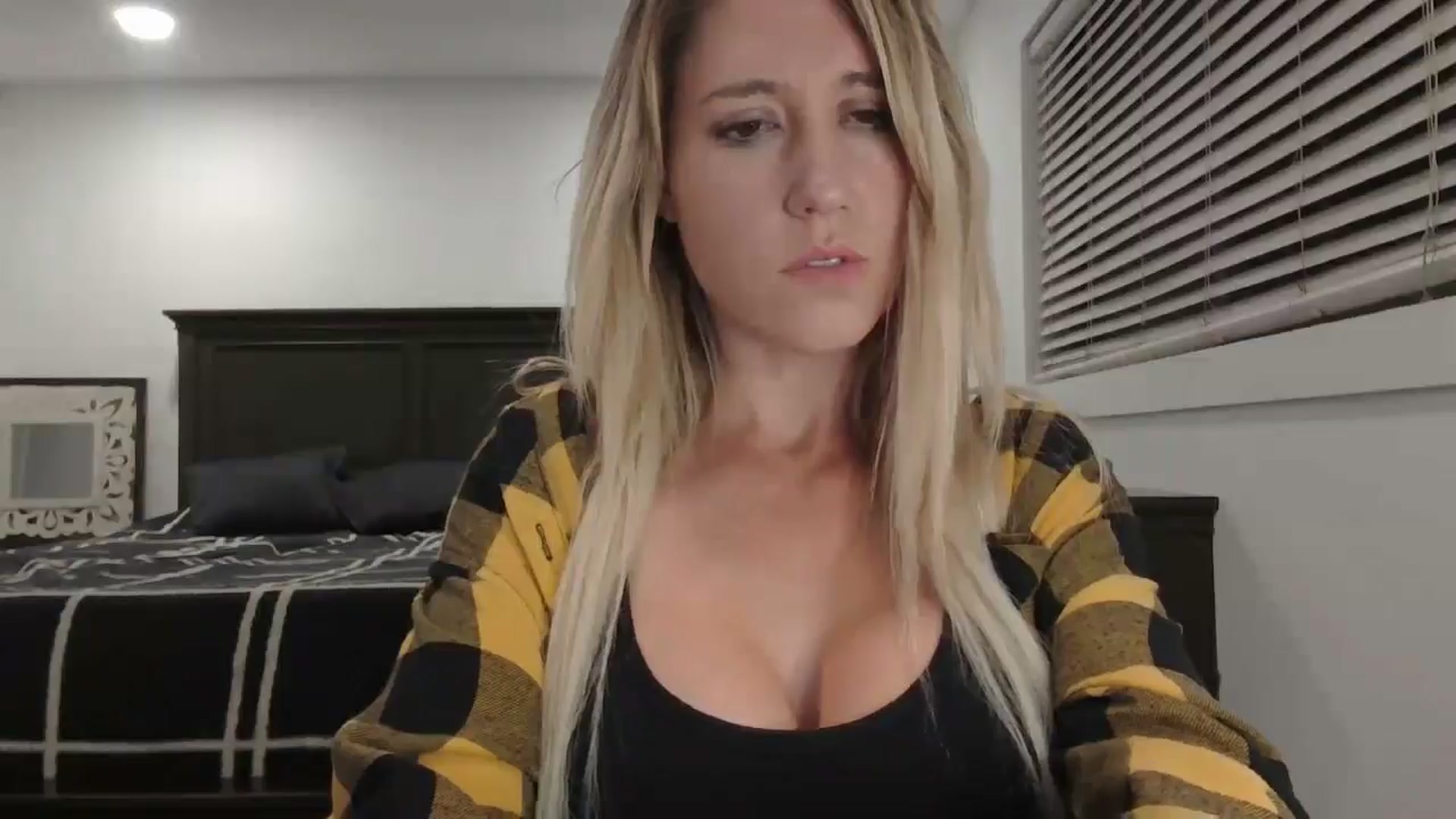 Gallery image thumbnail from blond_milf's myfreecams stream on, 02/06/2025, 07:45 image 4 of 20
