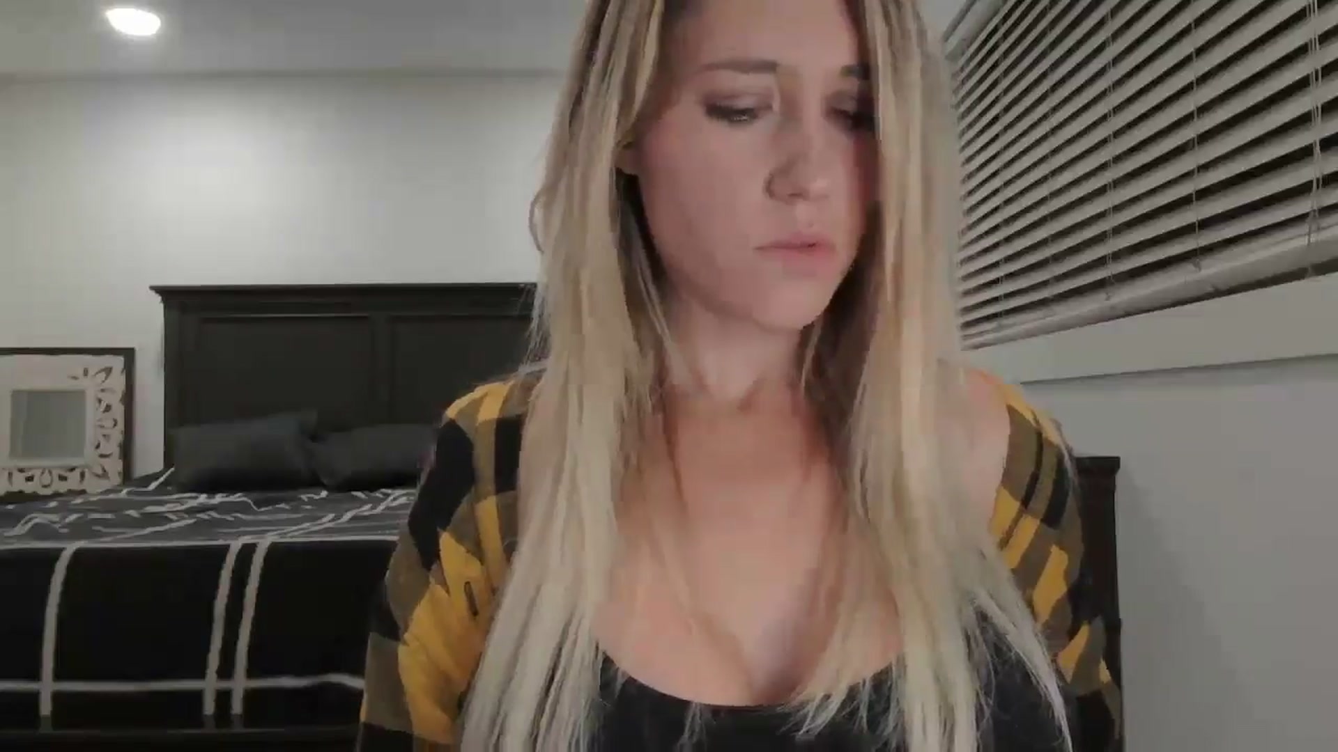 Gallery image thumbnail from blond_milf's myfreecams stream on, 02/06/2025, 07:45 image 5 of 20